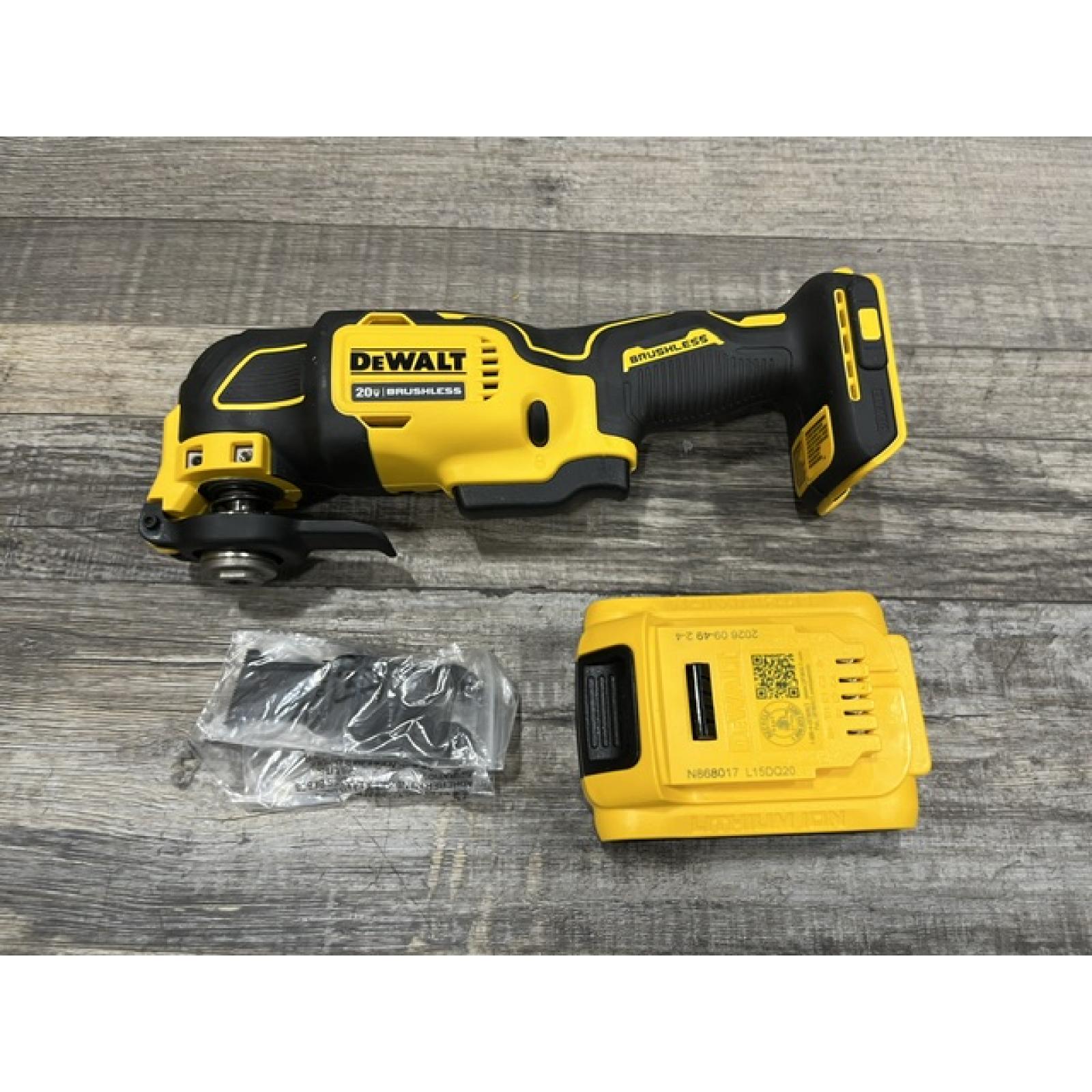AS-IS DEWALT ATOMIC 20V MAX Lithium-Ion Cordless Brushless Oscillating Tool Kit