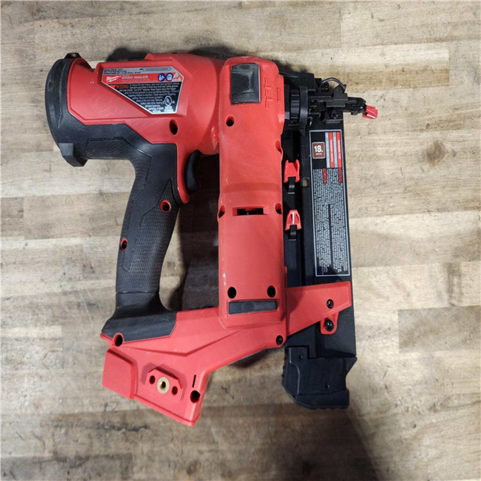 HOUSTON LOCATION - AS-IS Milwaukee M18 FUEL 18 Gauge Brad Nailer (TOOL ONLY)