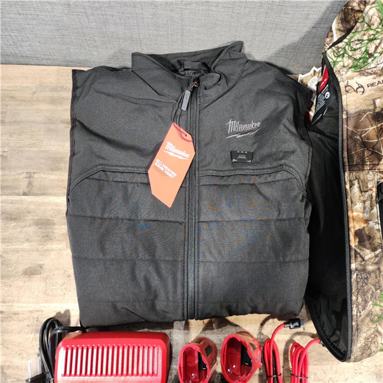 HOUSTON LOCATION - AS-IS MILWAUKEE 2 HEATED CLOTHING COMBO KIT