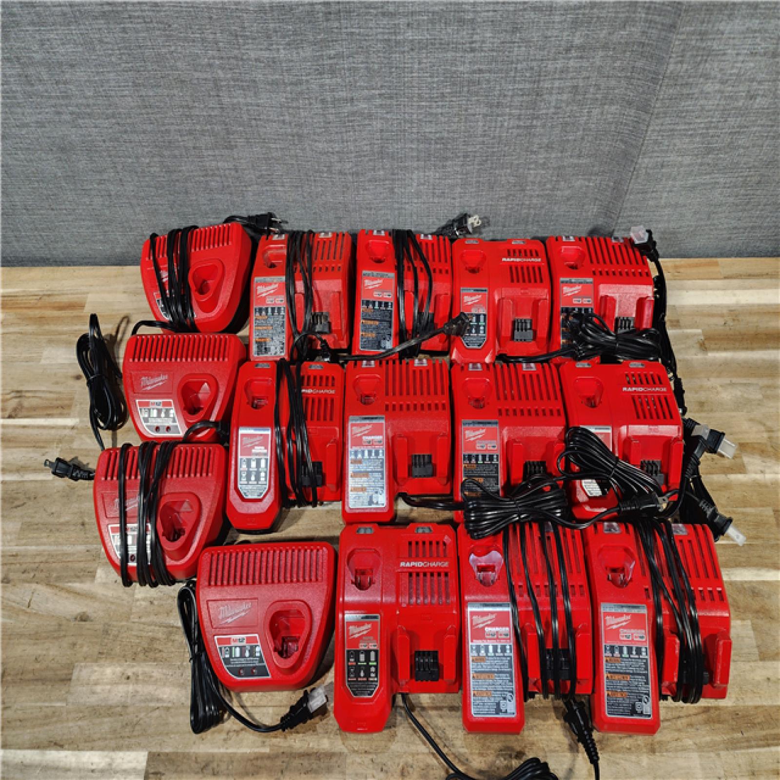HOUSTON LOCATION - AS-IS MILWAUKEE BATTERY CHARGER PACK QTY - 15
