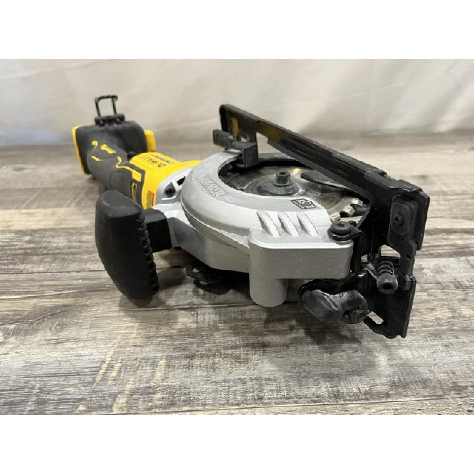 AS-IS DEWALT ATOMIC 20V MAX Cordless Brushless 4-1/2 in. Circular Saw (Tool Only)