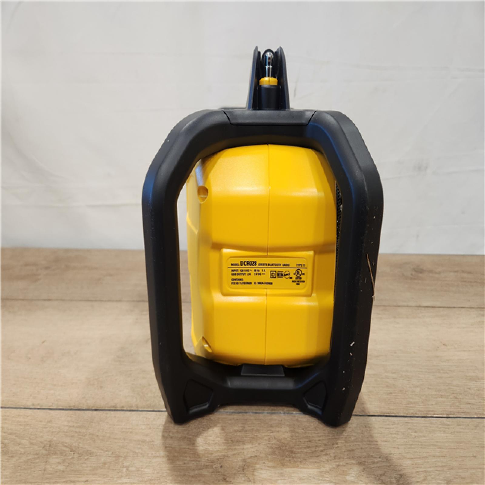 AS-IS- DEWALT 20V MAX Compact Cordless Bluetooth Radio (Tool Only)