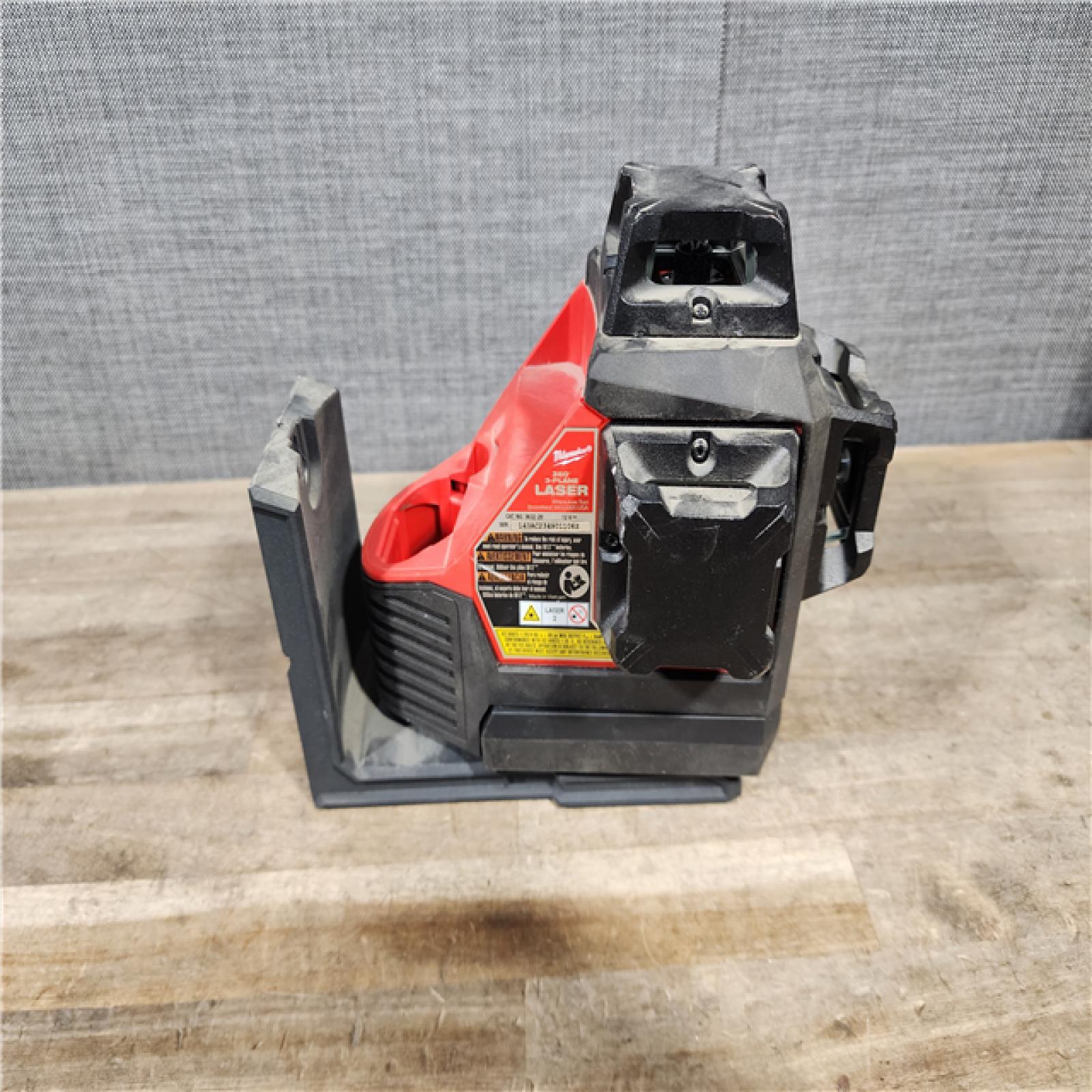 HOUSTON LOCATION - AS-IS Milwaukee-3632-21 M12 Green Beam Laser 360° 3-Plane Kit