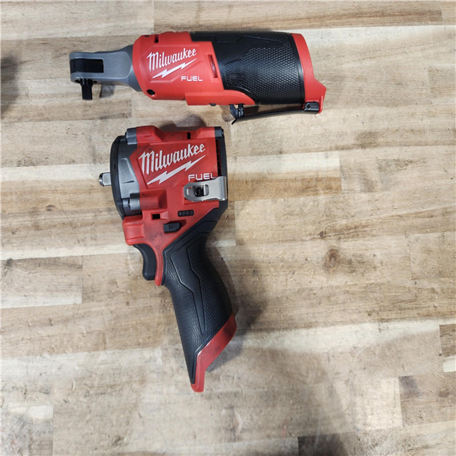 HOUSTON LOCATION - AS-IS MILWAUKEE 2 TOOL COMBO KIT W/ (2) BATTERY & CHARGER