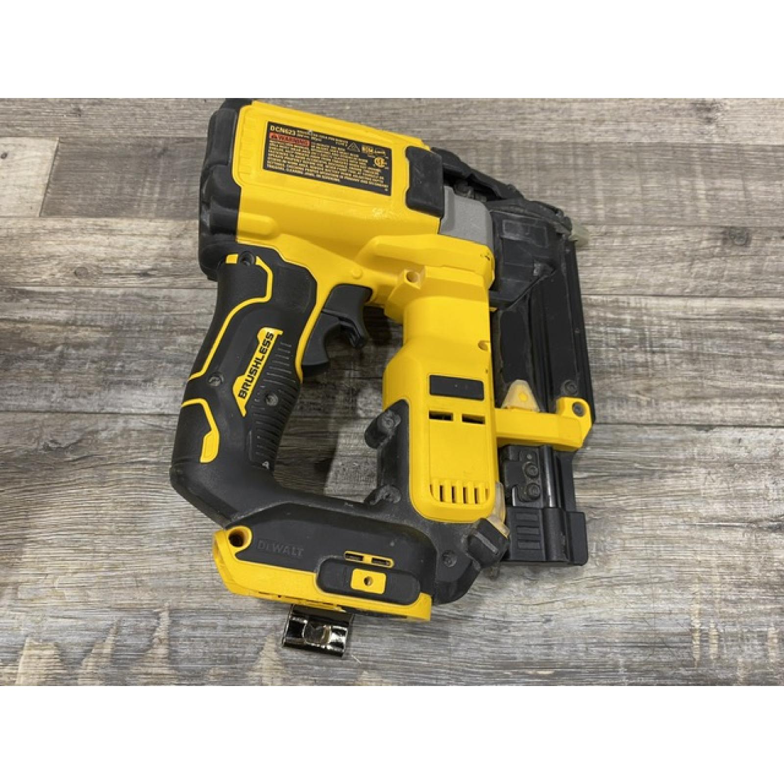 AS-IS DEWALT ATOMIC 20V MAX Lithium Ion Cordless 23 Gauge Pin Nailer Kit