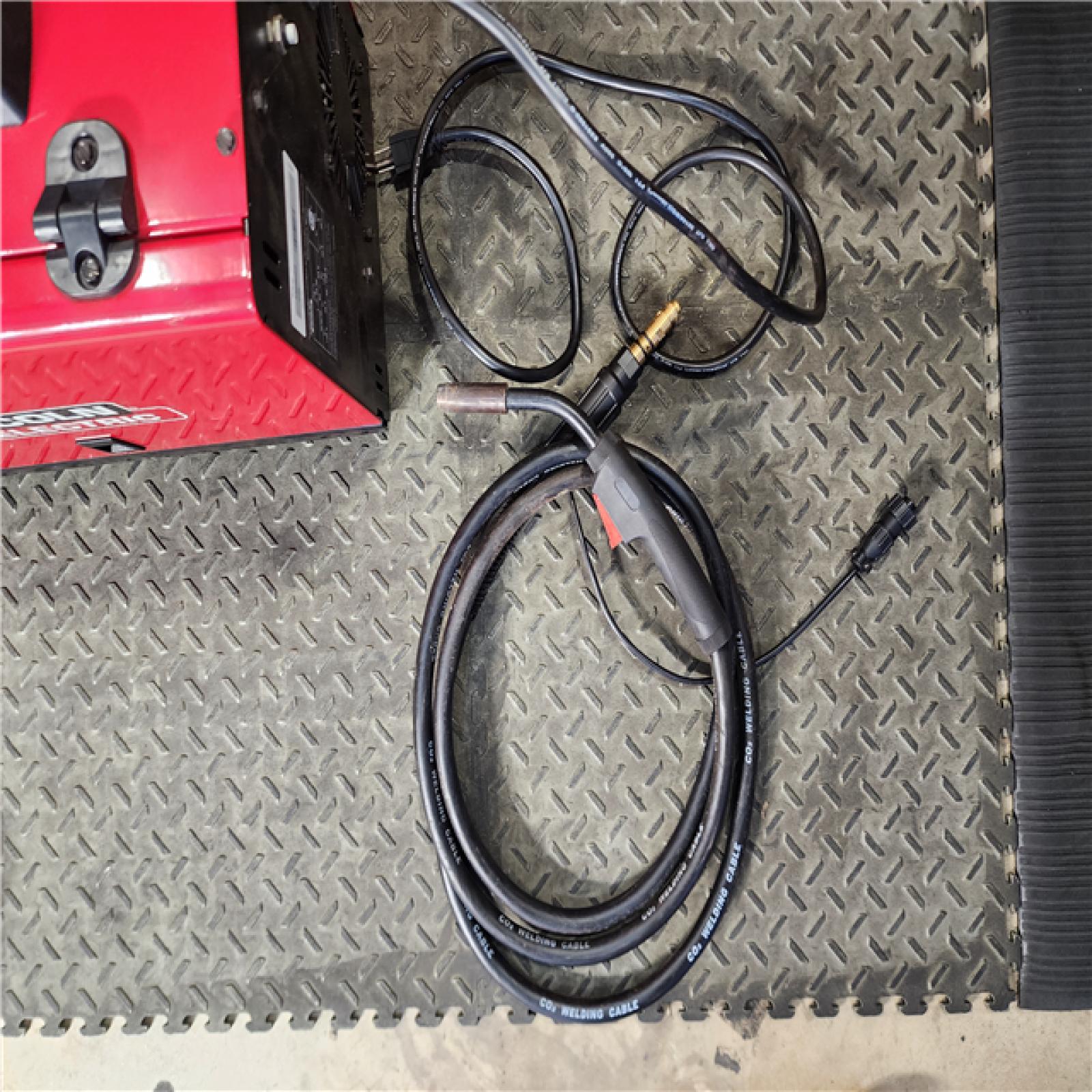 HOUSTON LOCATION - AS-IS Lincoln Electric 140 amp weld pak 140hd