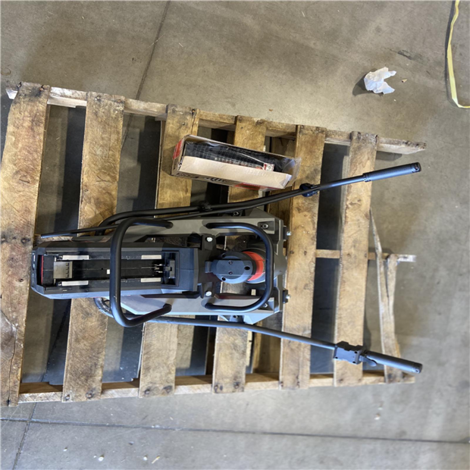 DALLAS LOCATION - Milwaukee MX FUEL Lithium-Ion Cordless Vibratory Screed WITH 3.0AH BATTERY