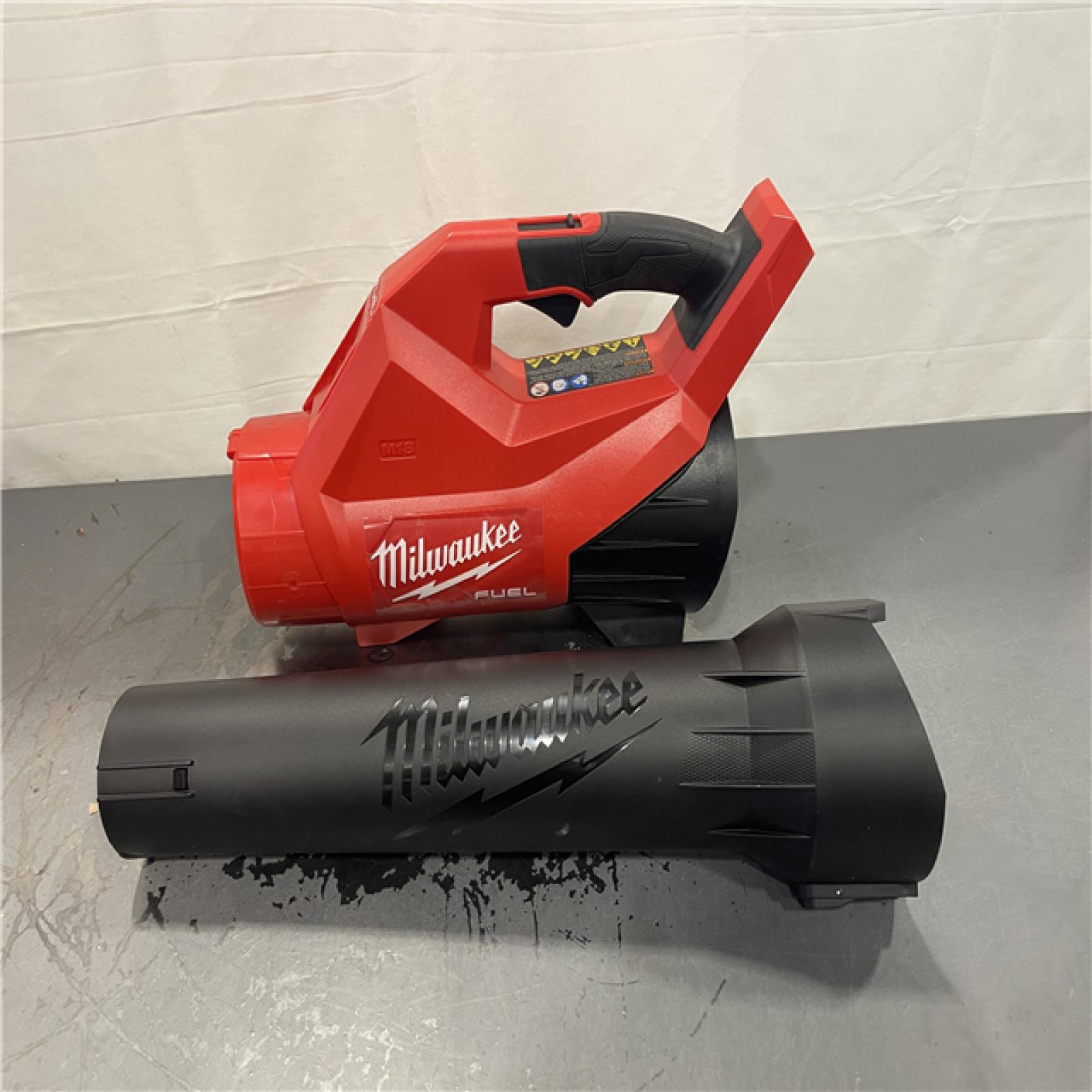 AS-IS- Milwaukee M18 FUEL Blower Kit