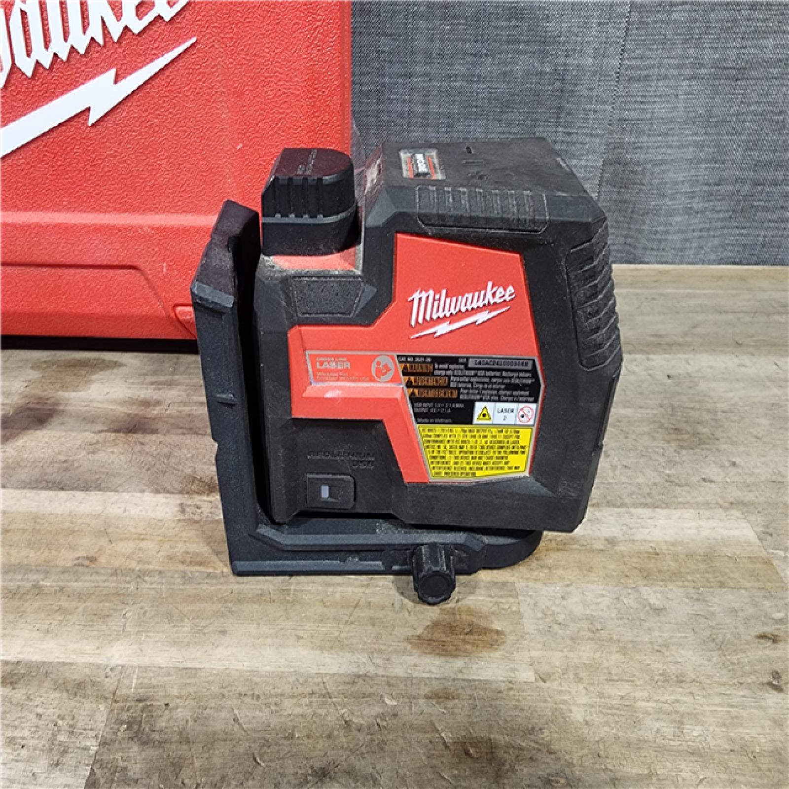 HOUSTON LOCATION - AS-IS MILWAUKEE 100 Ft. REDLITHIUM Lithium-Ion USB Green Rechargeable Cross Line Laser Level