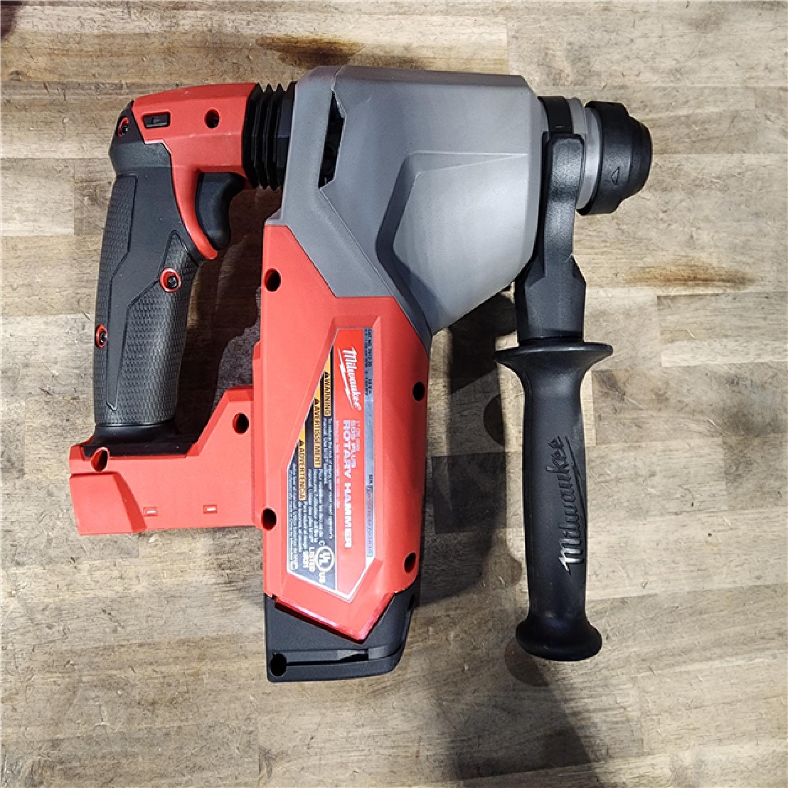 HOUSTON LOCATION - AS-IS Milwaukee 2912-22 M18 Fuel 18V 1 SDS Plus Rotary Hammer with Battery & Charger