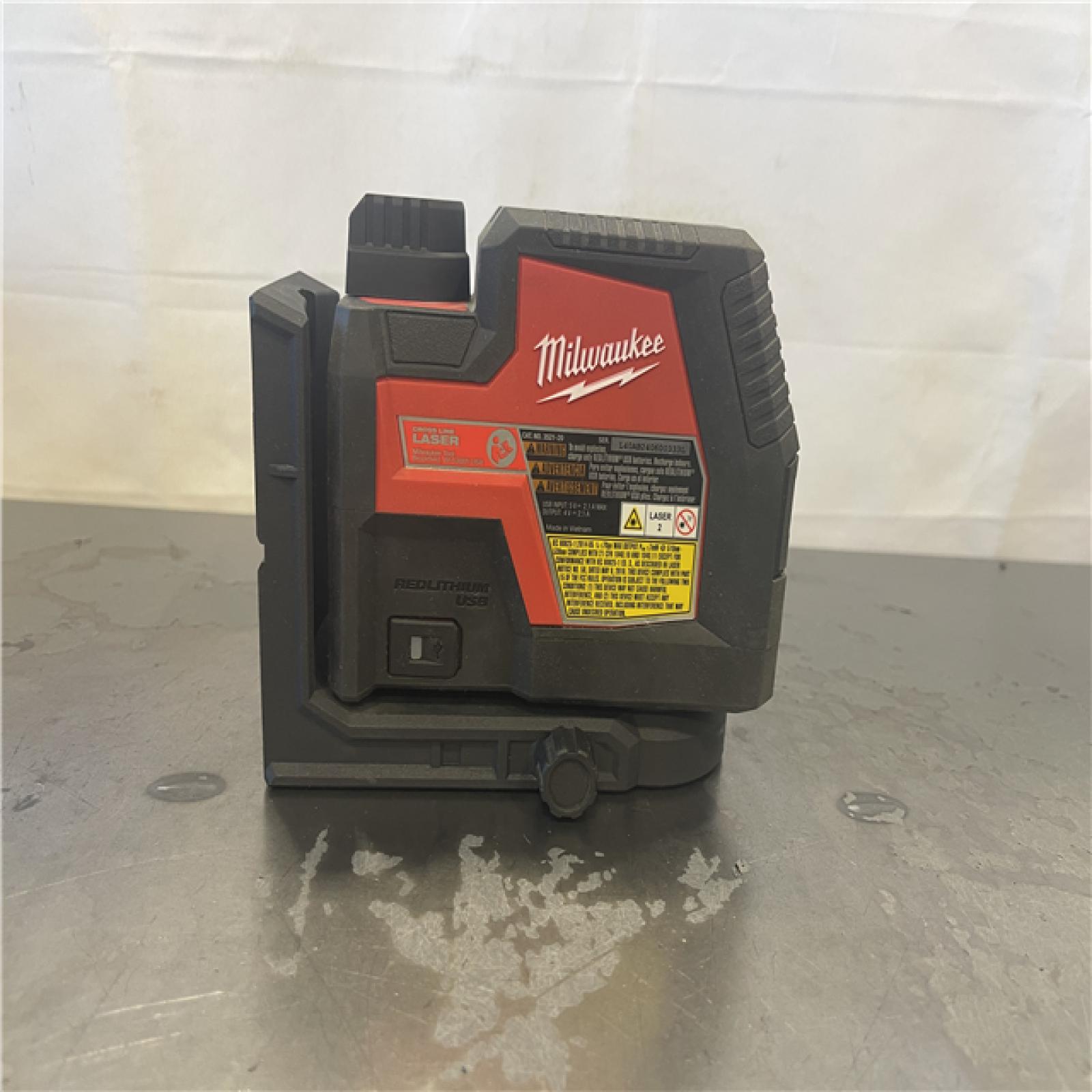 AS-IS- MILWAUKEE 100 ft. REDLITHIUM Lithium-Ion USB Green Rechargeable Cross Line Laser Level (TOOL ONLY)