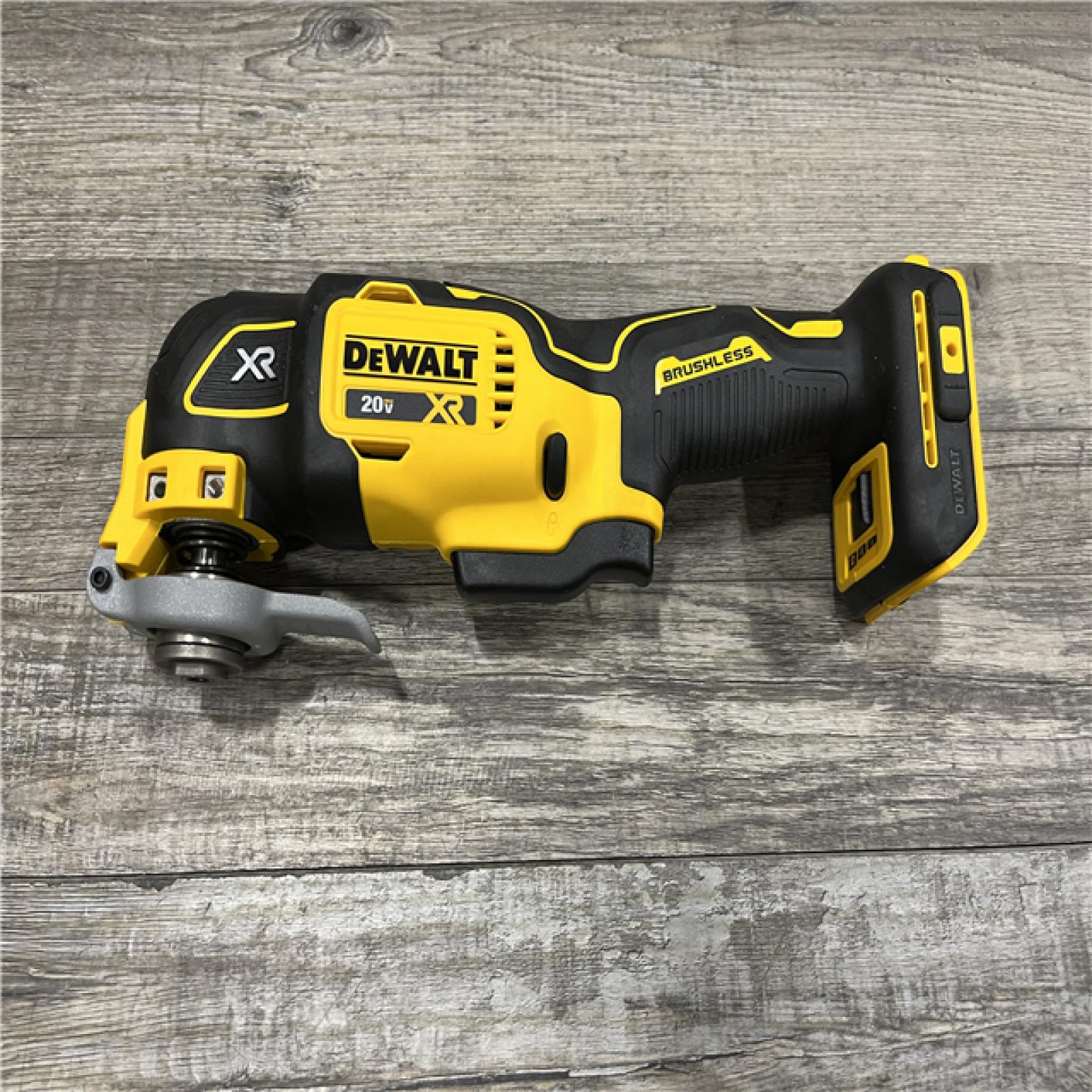 AS-IS DEWALT 20V MAX XR Cordless Brushless 3-Speed Oscillating Multi Tool Kit