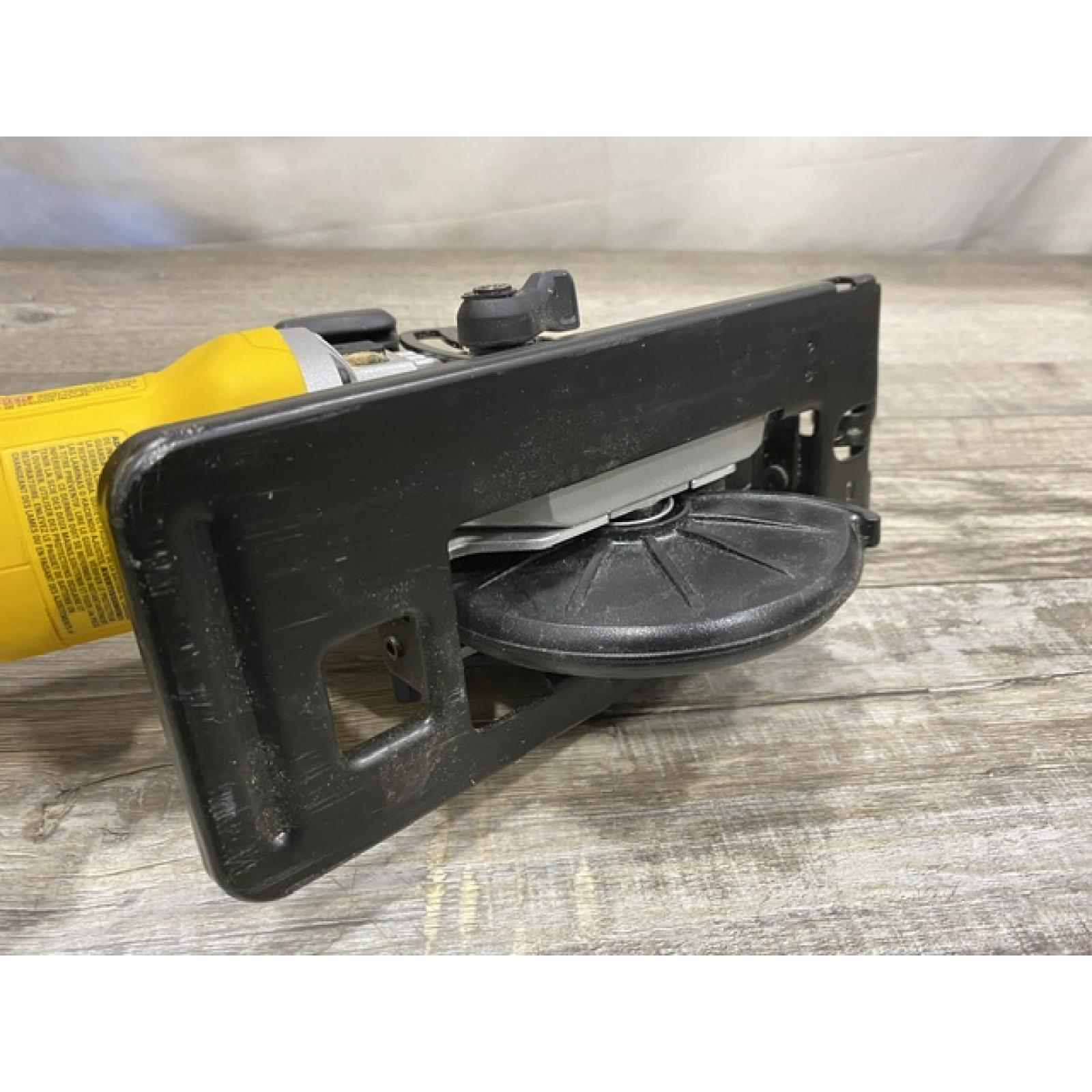 AS-IS DEWALT Atomic 20-Volt Maximum Lithium-Ion Cordless Brushless 4-1/2 in. Circular Saw Kit