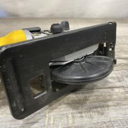 AS-IS DEWALT Atomic 20-Volt Maximum Lithium-Ion Cordless Brushless 4-1/2 in. Circular Saw Kit