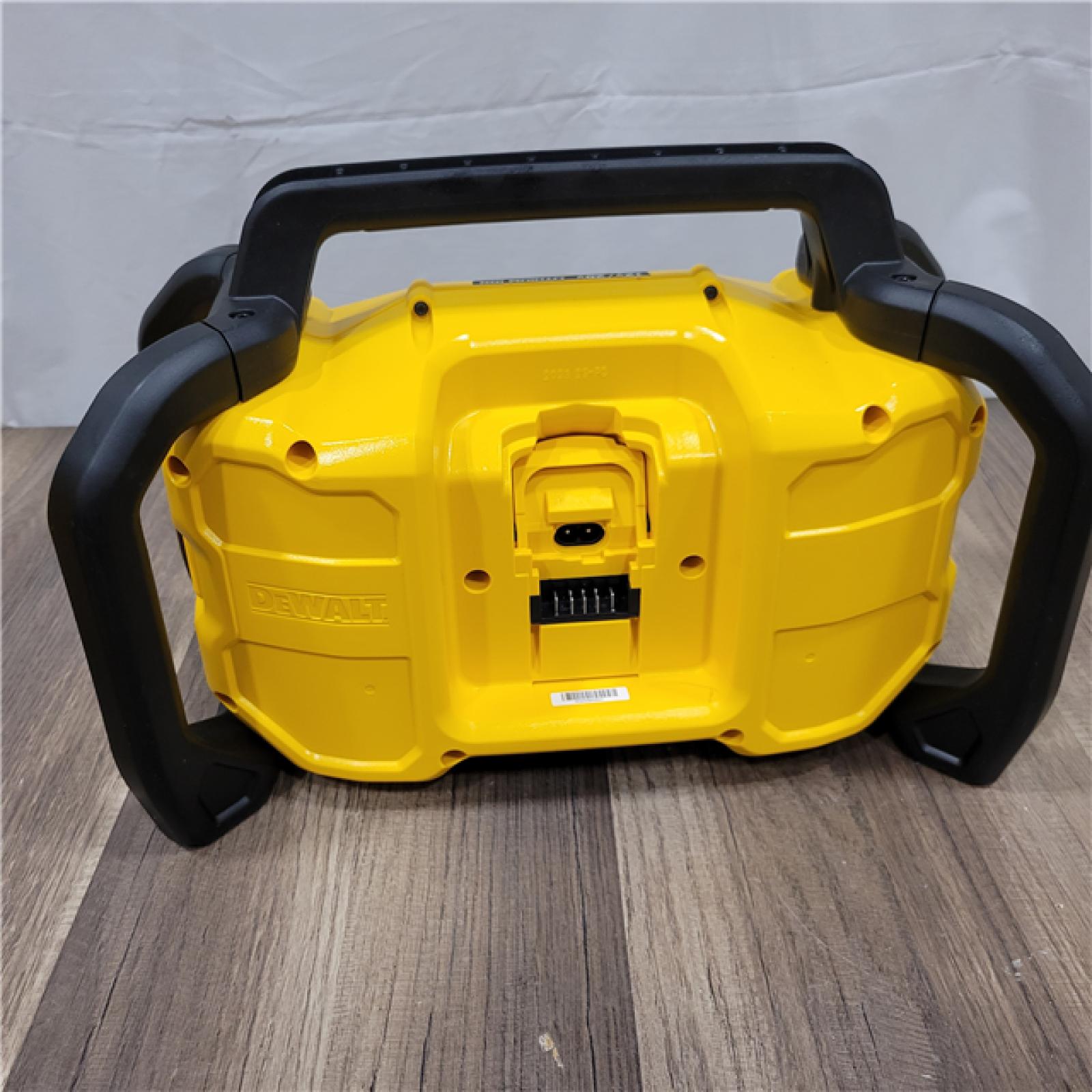 AS-IS  DEWALT 20V MAX Compact Cordless Bluetooth Radio (Tool Only)