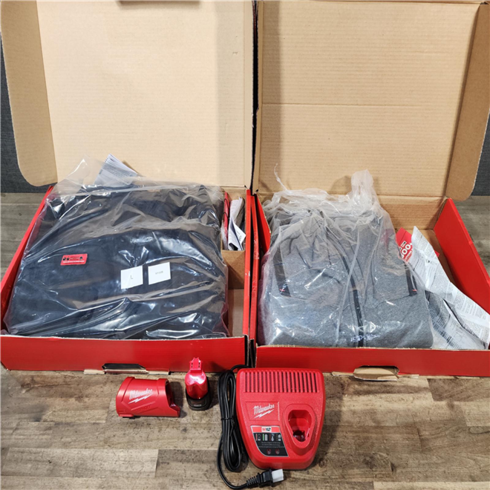 HOUSTON LOCATION - AS-IS MILWAUKEE 2 HEATED CLOTHING COMBO KIT
