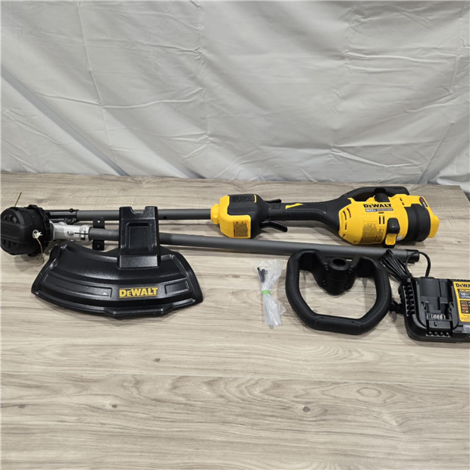 LIKE NEW! - DEWALT FLEXVOLT 60V MAX Cordless Trimmer Kit