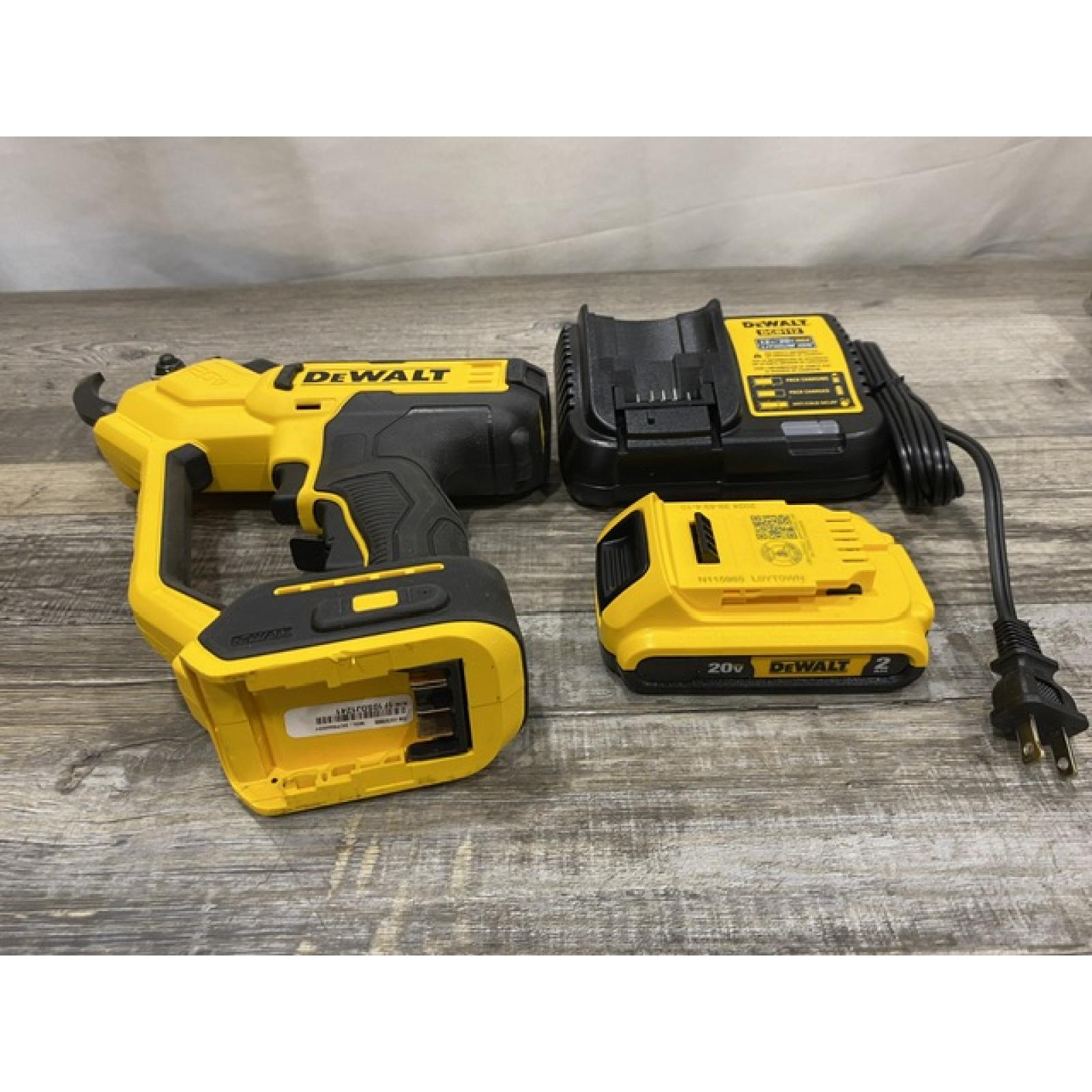 AS-IS DEWALT 20V MAX Cordless Battery Powered Pruner Kit