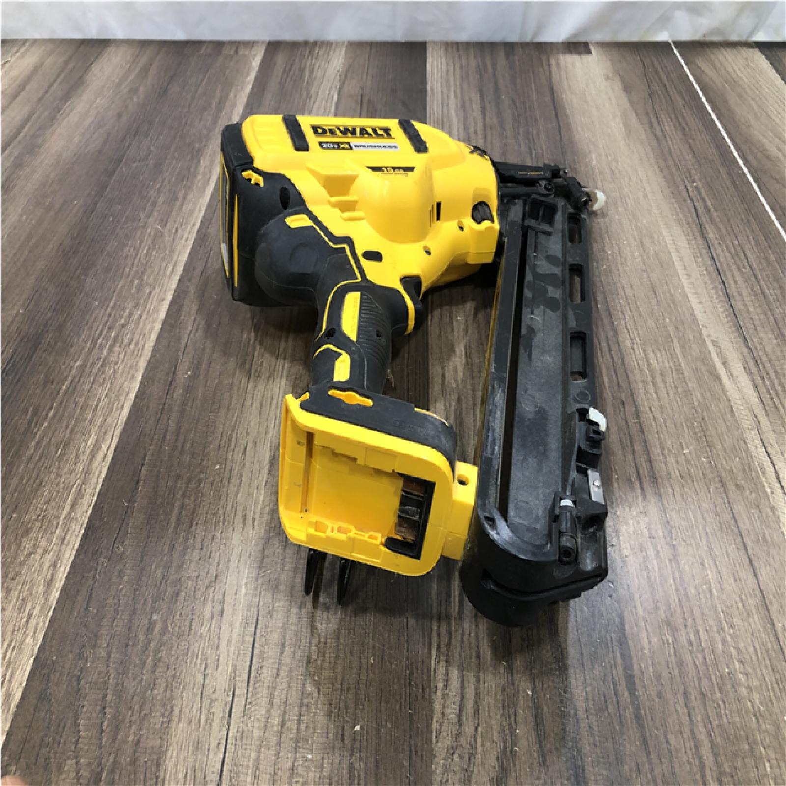 AS-IS DEWALT 20V MAX XR Lithium-Ion Cordless 15-Gauge Angled Finish Nailer (Tool Only)