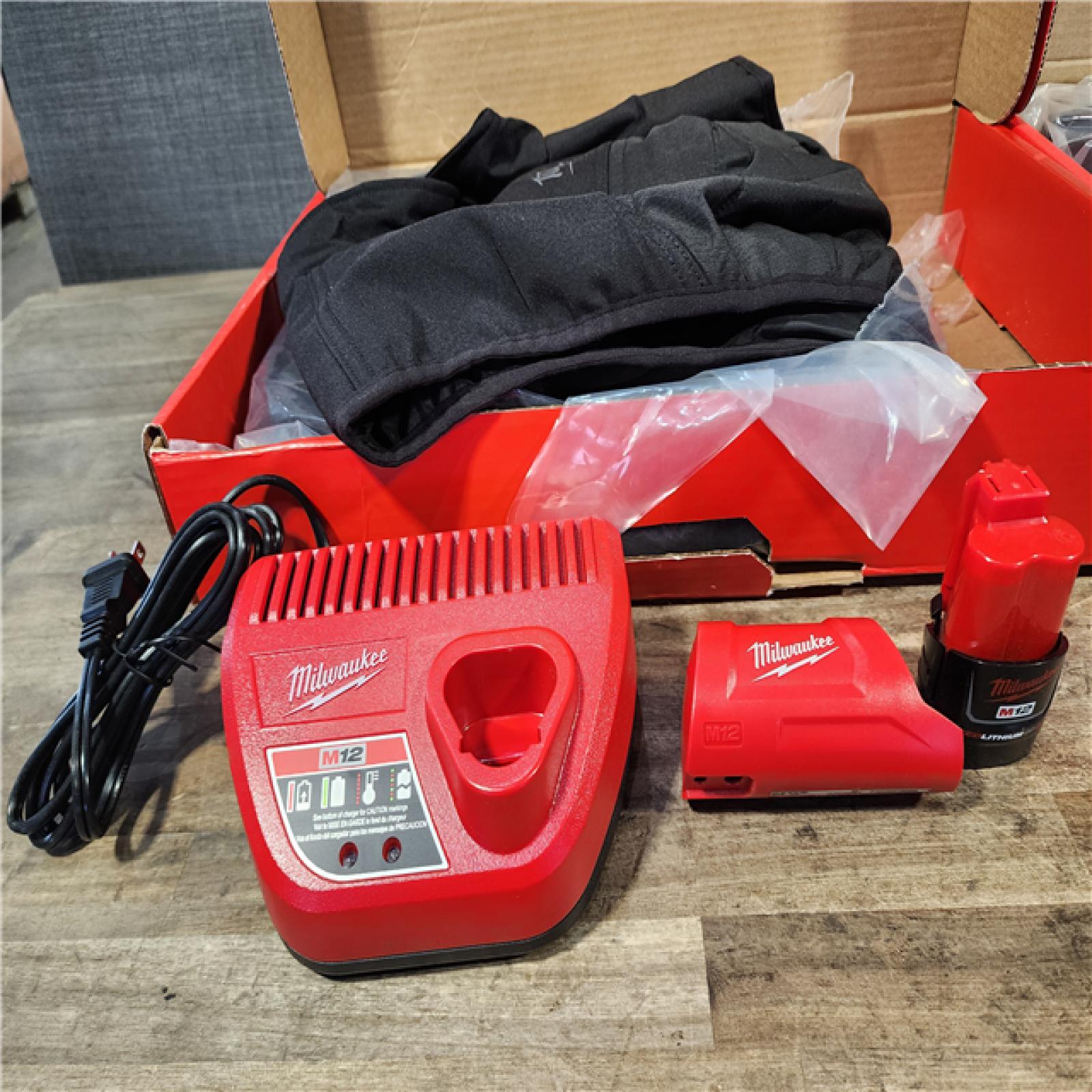HOUSTON LOCATION - AS-IS MILWAUKEE 2 HEATED CLOTHING COMBO KIT