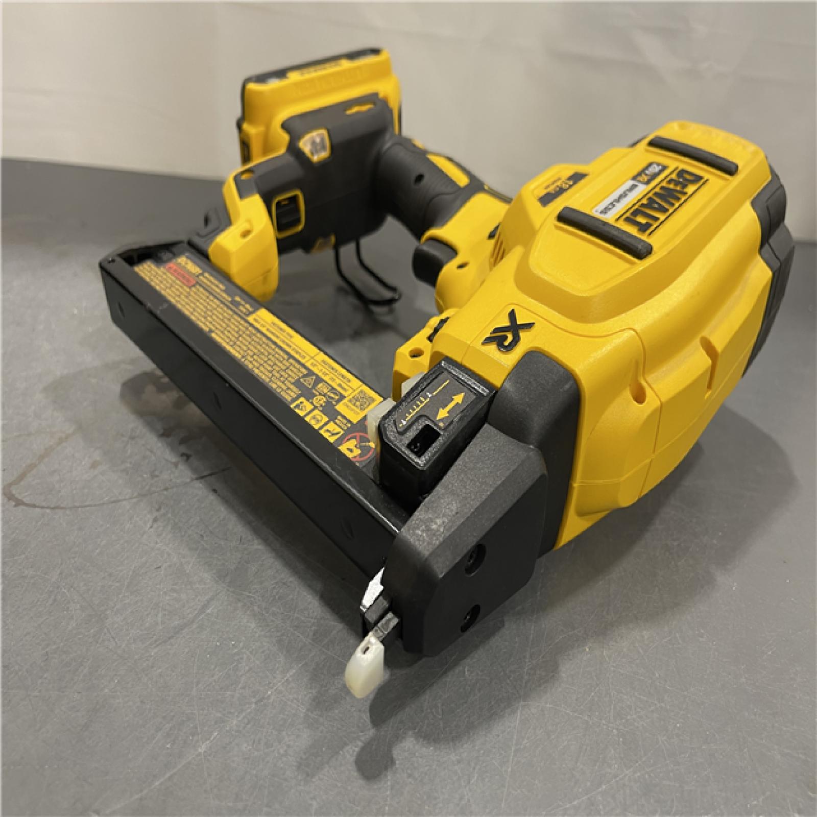 AS-IS - DEWALT 20V MAX XR 18 Gauge Brad Nailer Kit