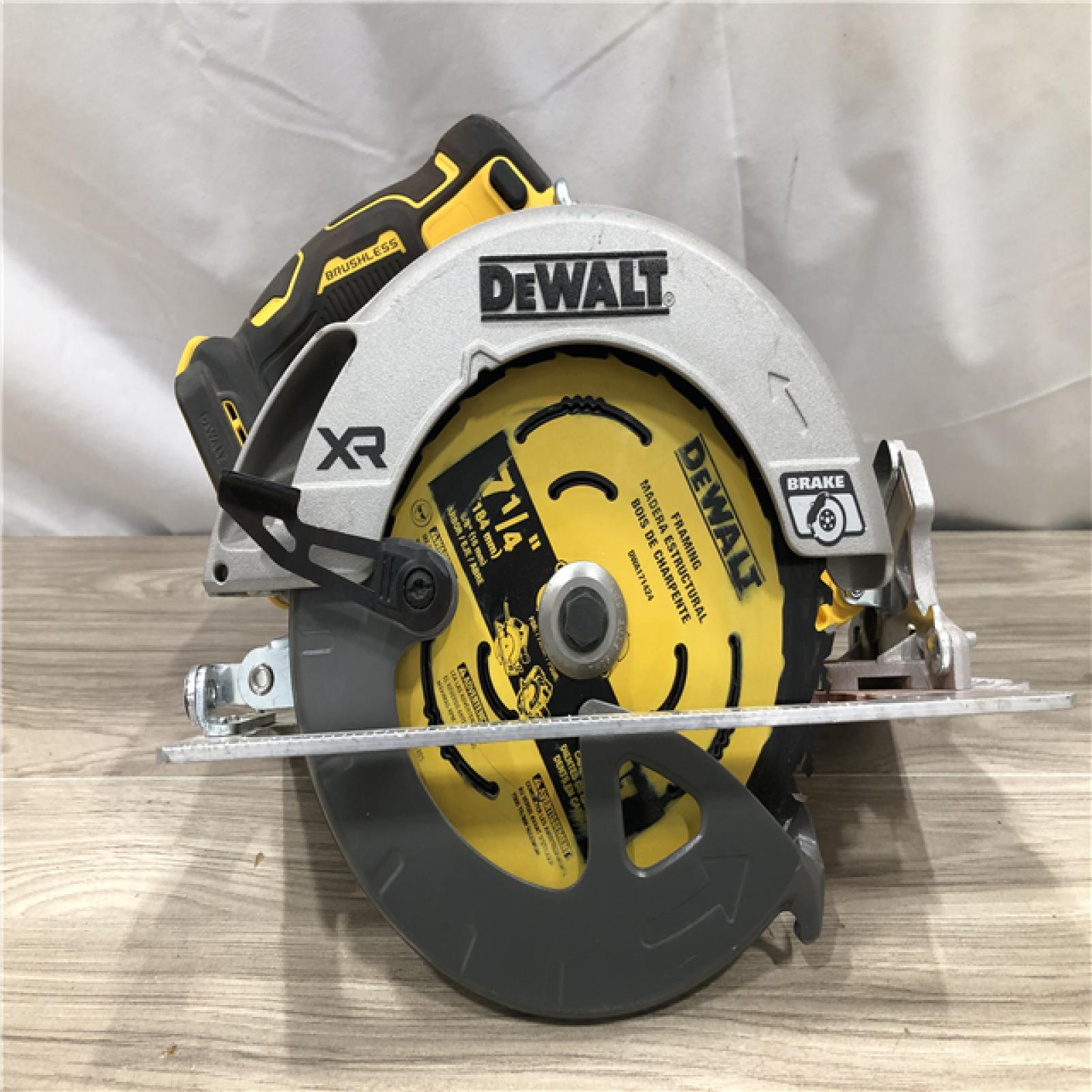 AS-IS DEWALT 20-Volt MAX 7-1/4 in. Cordless Circular Saw (Tool Only)