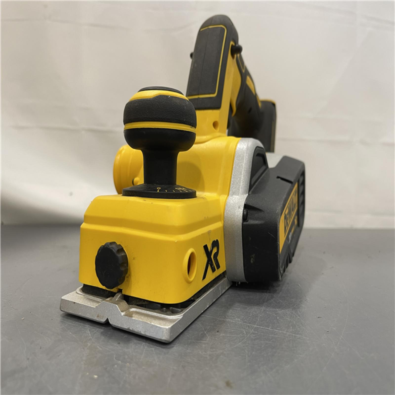 AS-IS - DEWALT 20V MAX XR Cordless Brushless 3-1/4 in. Planer (Tool Only)