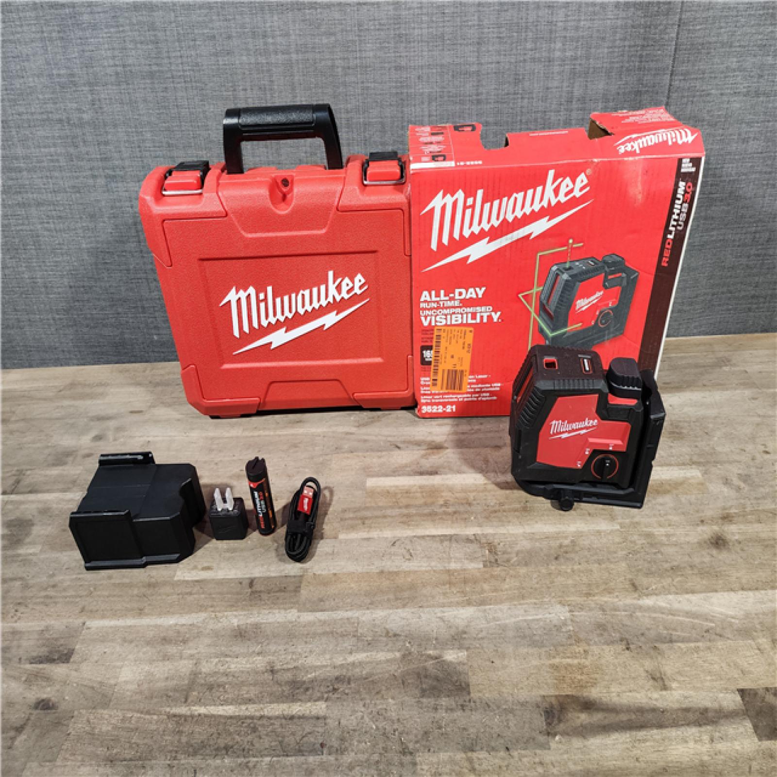 HOUSTON LOCATION - AS-IS (APPEARS LIKE NEW) Milwaukee-3522-21 Green Beam Laser Cross Line Plumb Point USB Rechargeable