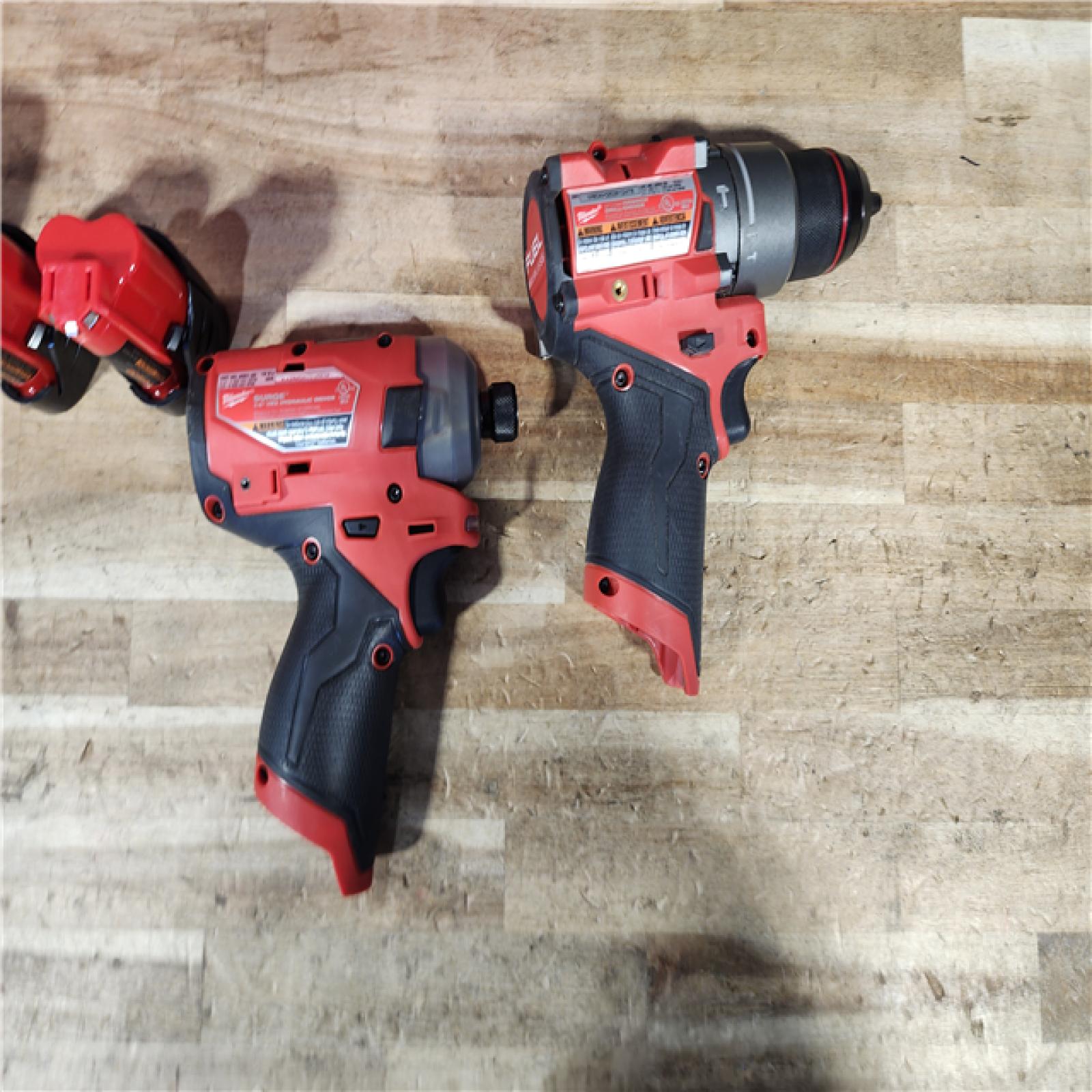 HOUSTON LOCATION - AS - IS Milwaukee 2 Tool Combo Kit W/ (2) Battery & Charger