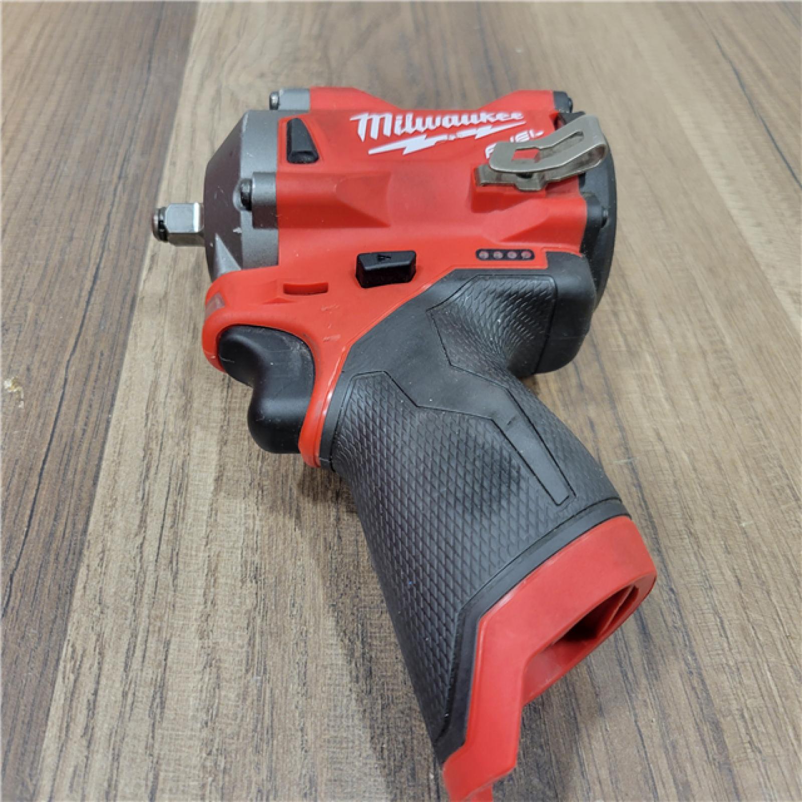 AS-IS MILWAUKEE M12 Fuel Atornillador De Impacto 3/8 De 12v (solo Herramienta)