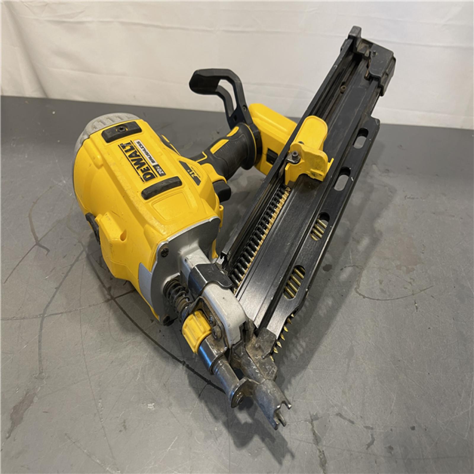 AS-IS - DEWALT 20-Volt 21° Cordless Framing Nailer