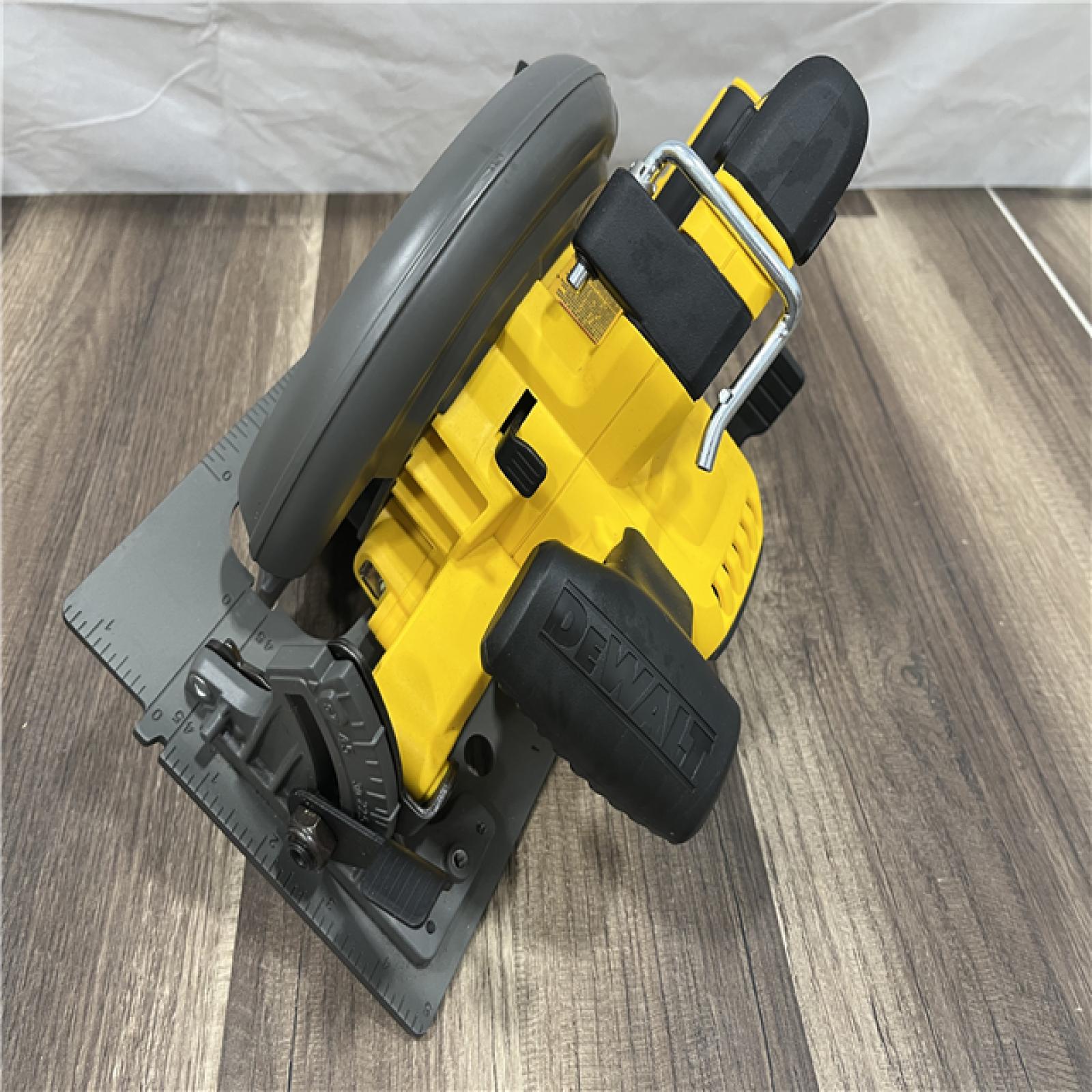 AS-IS DeWALT Flexvolt Max 7-1/4  60V Brushless Circular Saw DCS578B