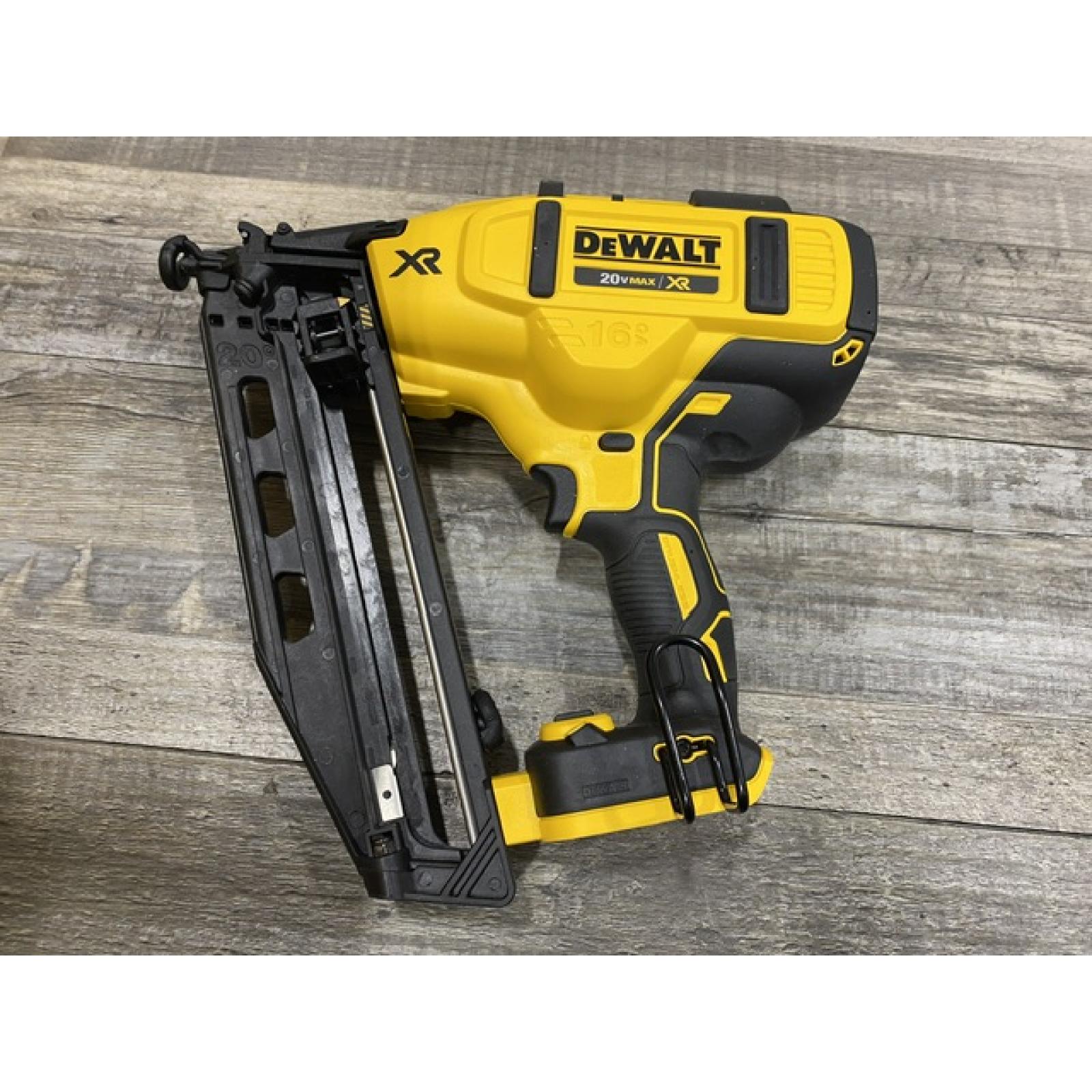 AS-IS DEWALT 20V MAX XR 16-Gauge Electric Cordless Angled Finishing Nailer Kit