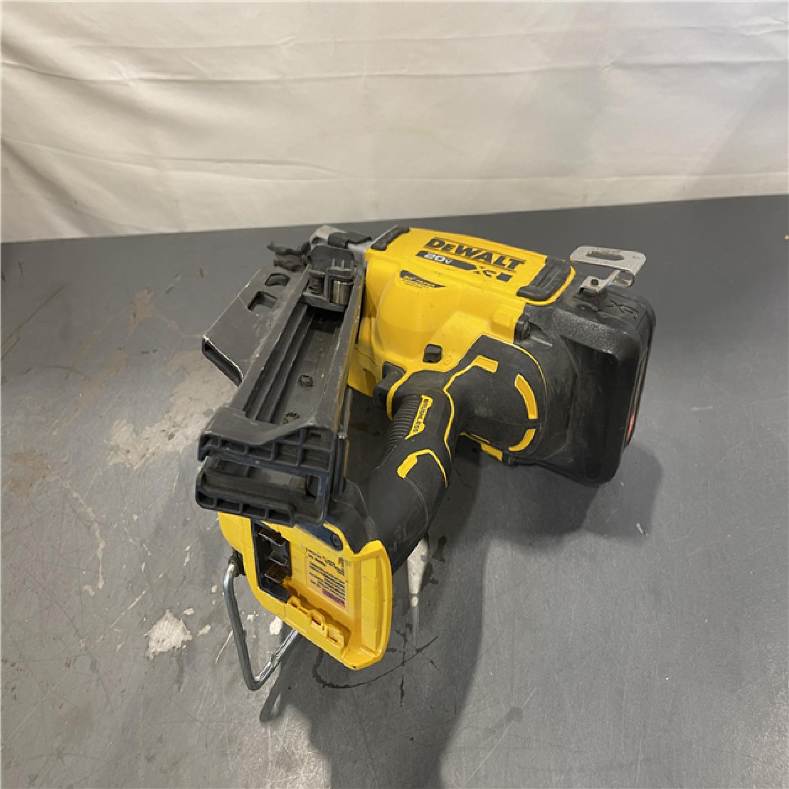 AS-IS - DEWALT 20V 30 Degree Cordless Framing Nailer
