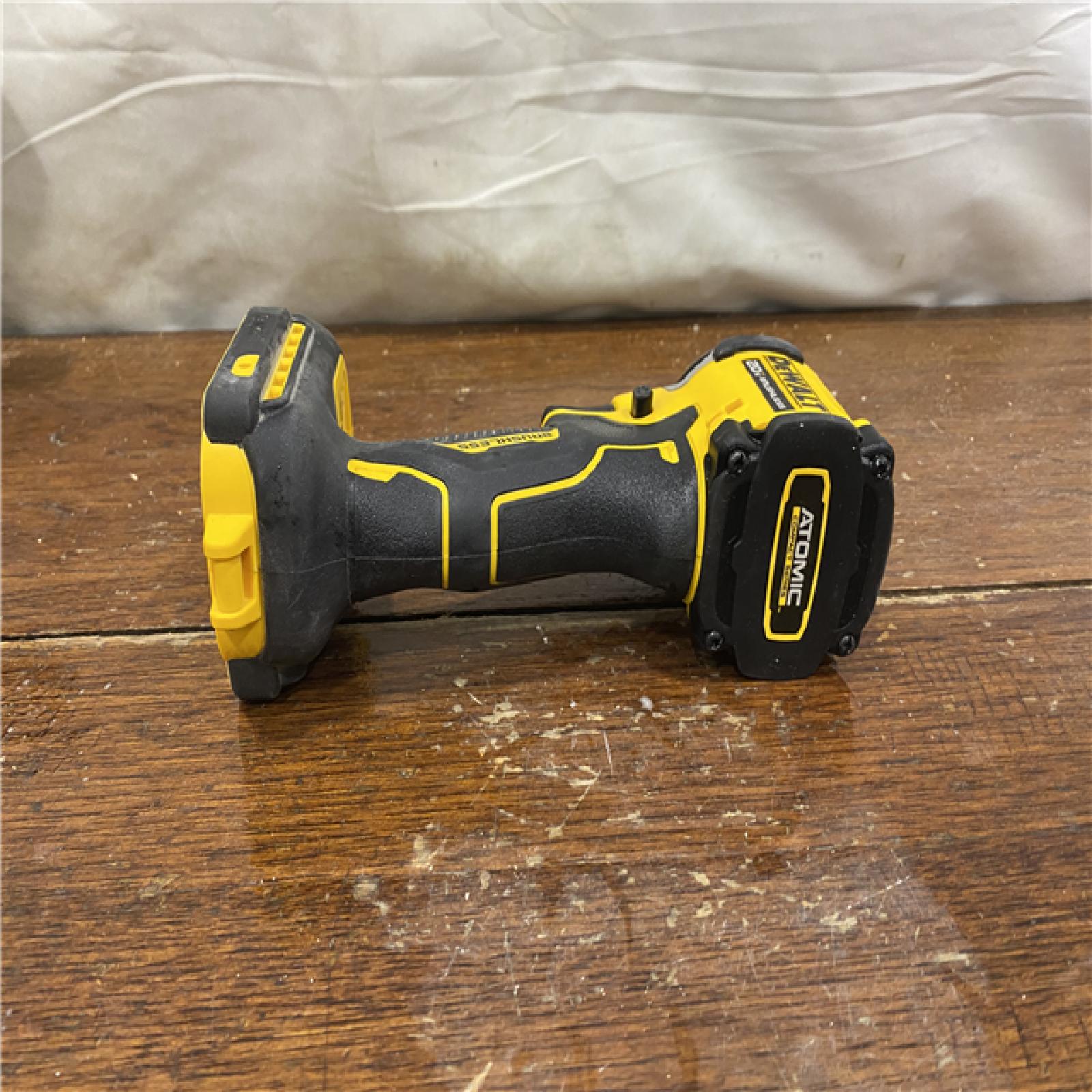 AS-IS DeWalt 20V MAX ATOMIC 1/4 in. Cordless Brushless 3-Speed Impact Driver Kit (Battery & Charger)