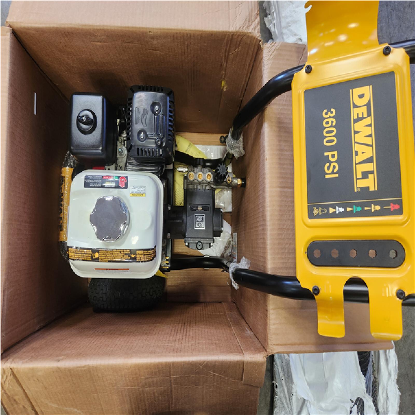 Phoenix NEW DEWALT 3600 PSI 2.5 GPM Cold Water Gas Professional Pressure Washer with HONDA GX200 Engine