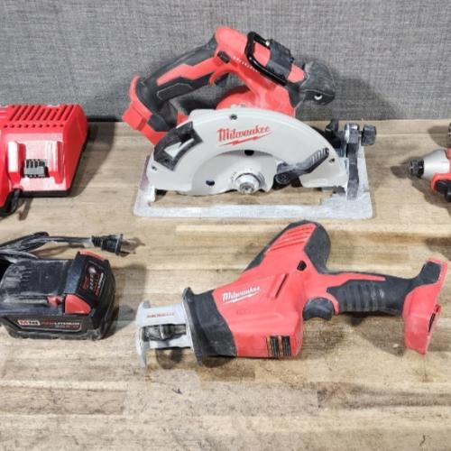HOUSTON LOCATION - AS-IS MILWAUKEE 4 TOOL COMBO KIT W/ (2) BATTERY & CHARGER