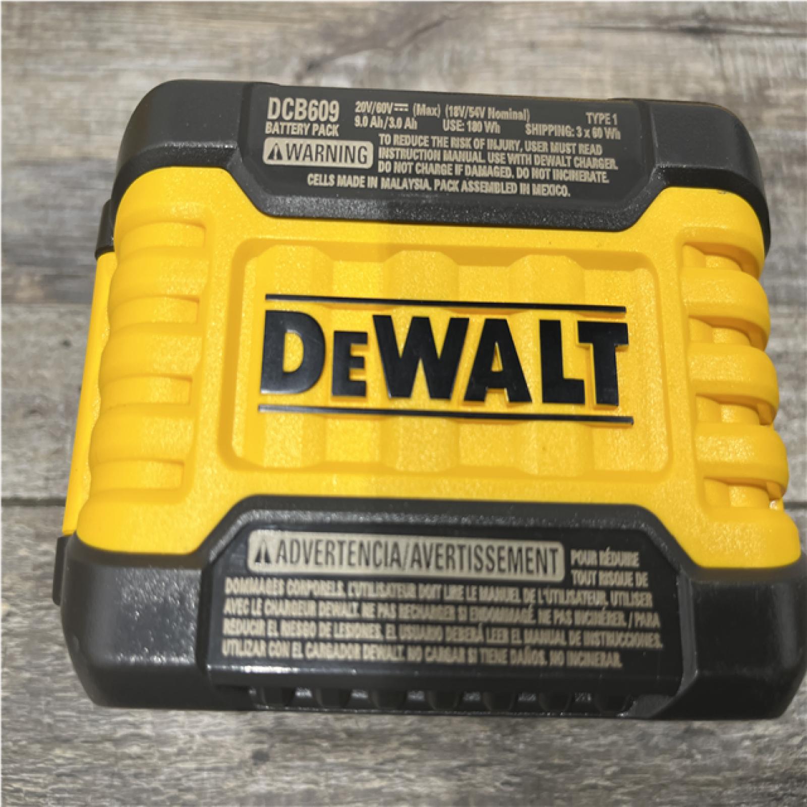 AS-IS DEWALT 20V/60V MAX FLEXVOLT Lithium-Ion 9.0Ah Battery and Charger Starter Kit