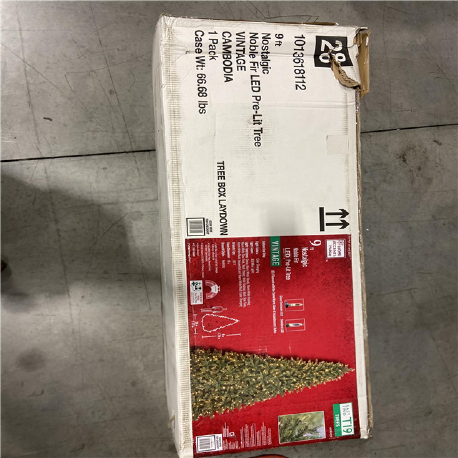 DALLAS LOCATION - Home Accents Holiday 9 ft. Nostalgic Noble Fir LED Pre-Lit Christmas Tree T19 - RETAIL -$349