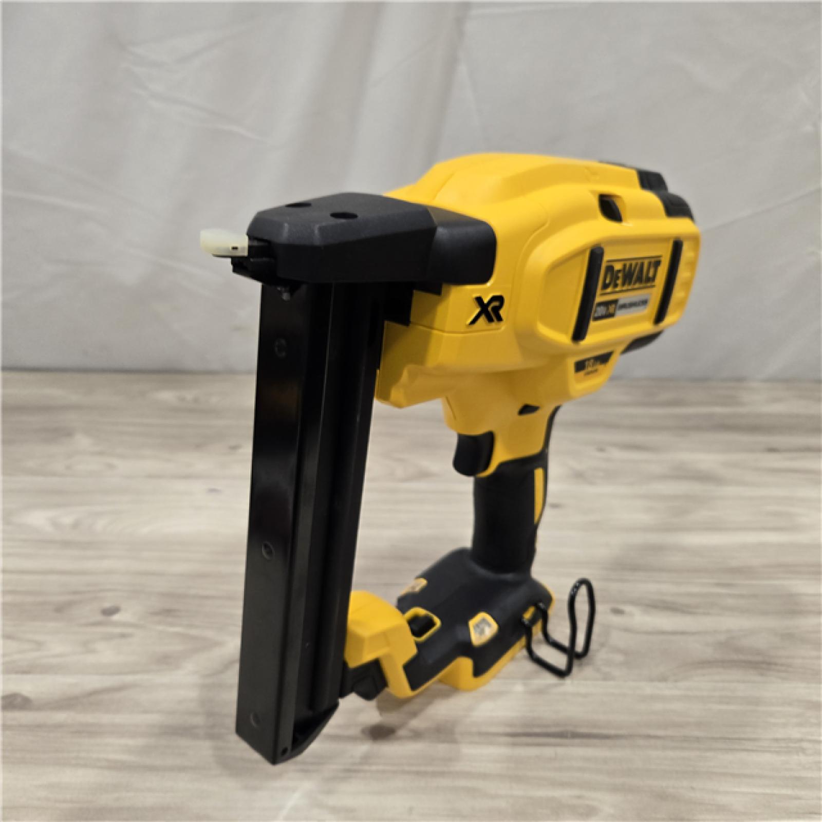 AS-IS DeWALT DCN681D1 20V MAX 18ga Cordless Narrow Crown Stapler Kit