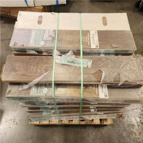 Phoenix Location TrafficMaster Mena Creek Oak 7 mm T x 7.56 in. W Water Resistant Laminate Wood Flooring (1037 sqft/39 case)