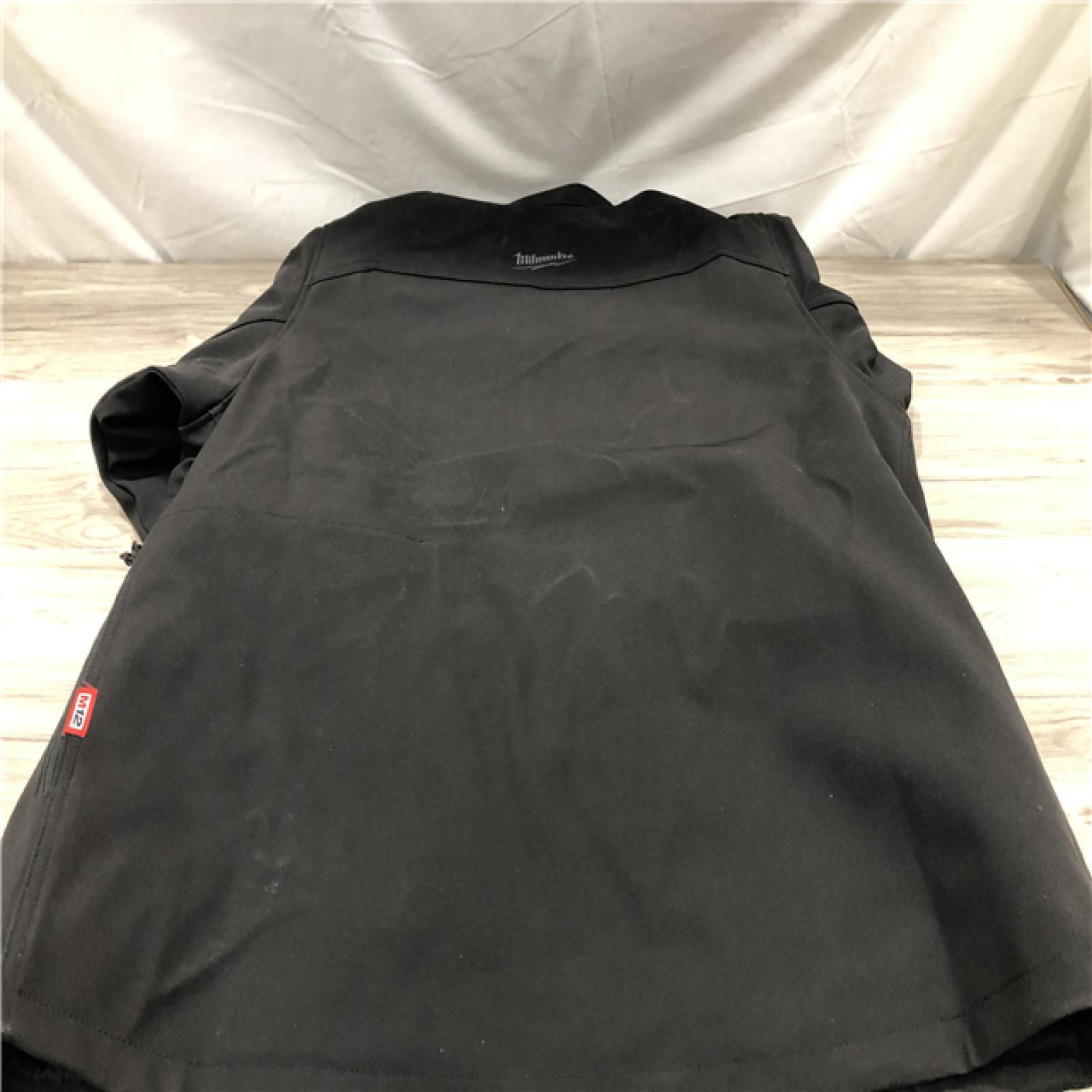 AS-IS Milwaukee Men's X-Large M12 12V Lithium-Ion Cordless TOUGHSHELL Red Heated Jacket Kit