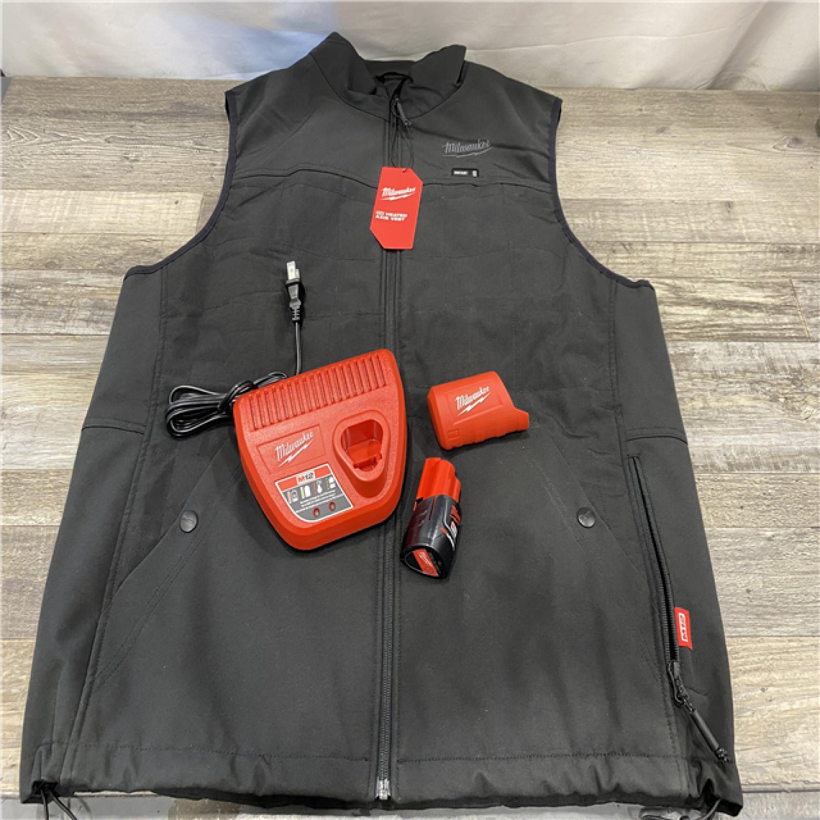 AS-IS Milwaukee Men's X-Large 12-Volt Lithium-Ion Cordless Axis Black Heated Vest Kit