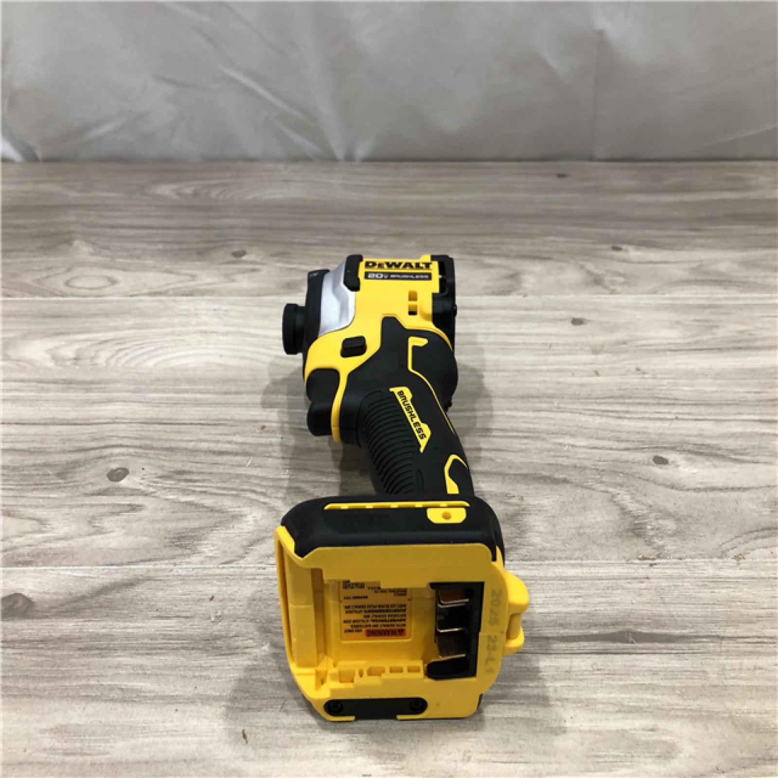 AS-IS DEWALT ATOMIC 20V MAX Lithium-Ion Cordless 1/4 in. Impact Driver Kit