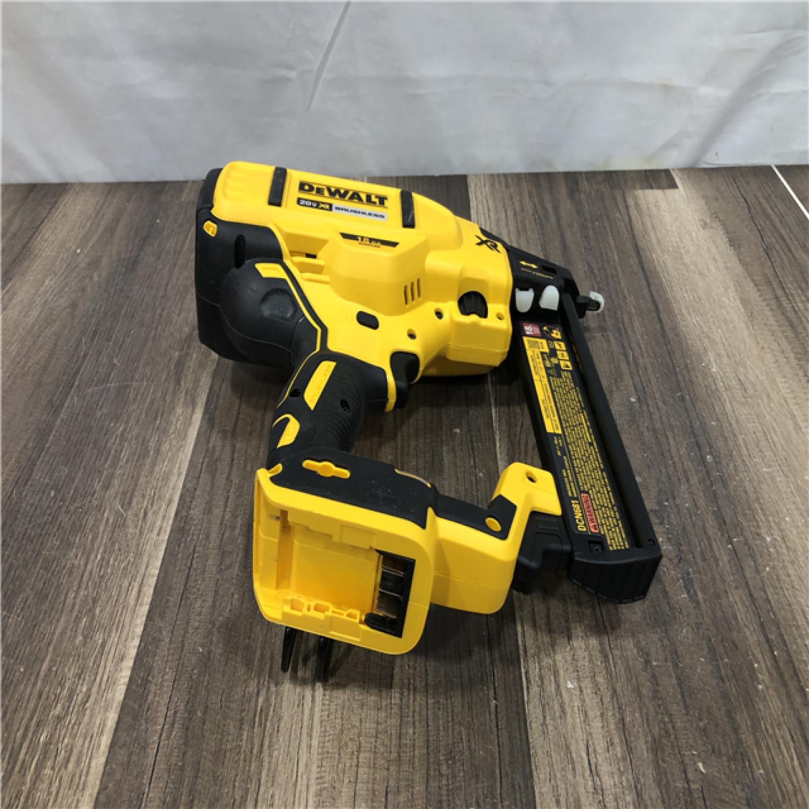 AS-IS DEWALT 20V MAX XR Lithium-Ion Cordless 18-Gauge Narrow Crown Stapler Kit