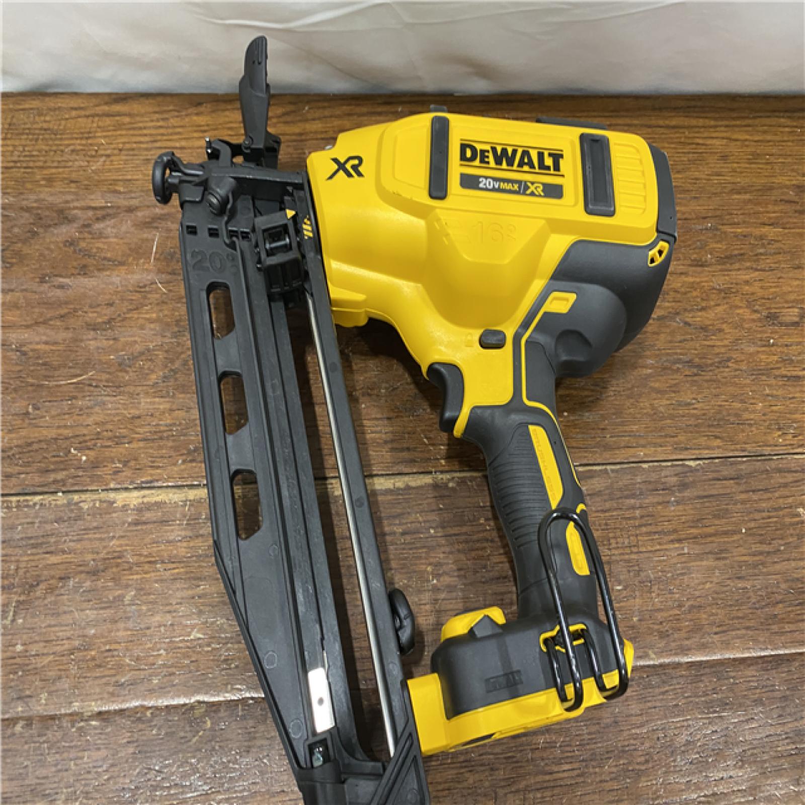 AS-IS DeWalt DCN660D1 20V 16 Gauge Cordless Angled Finish Nailer Kit W/ 2Ah Battery