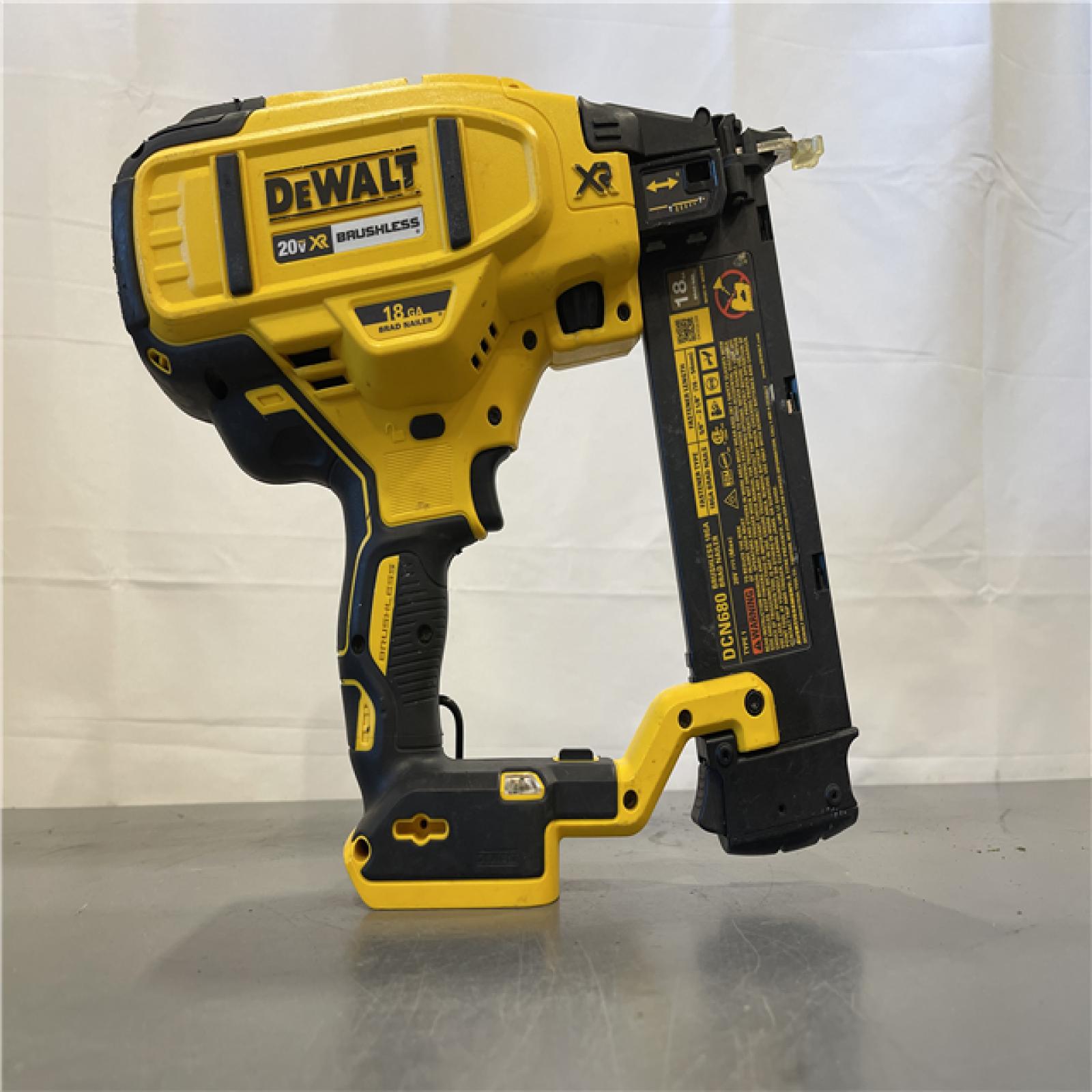 AS-IS - DEWALT 20V MAX XR 18 Gauge Brad Nailer Kit