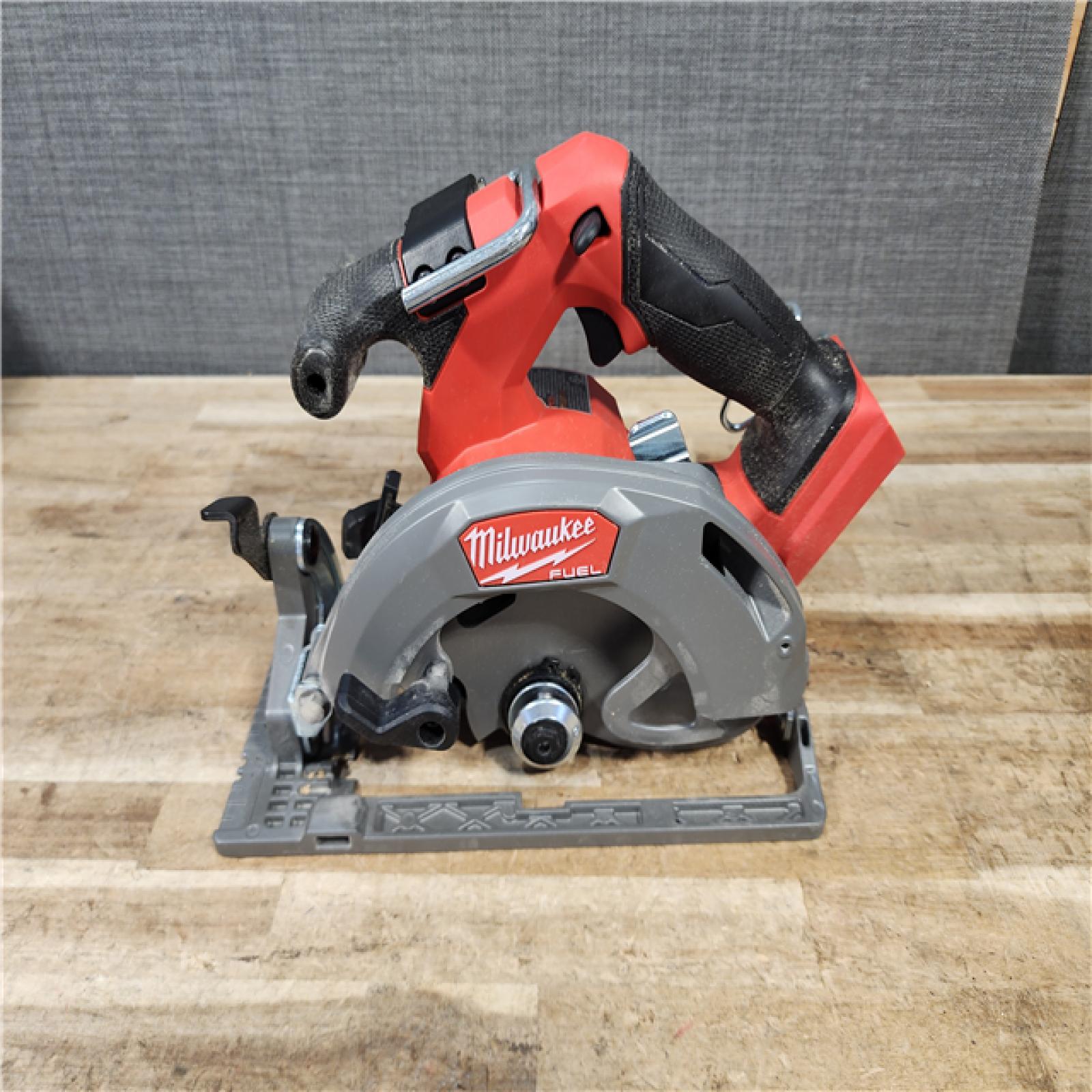 HOUSTON LOCATION - AS - IS Milwaukee FUEL 18V Lithium-Ion Brushless Cordless 6-1/2 in. Circular Saw (Tool-Only)