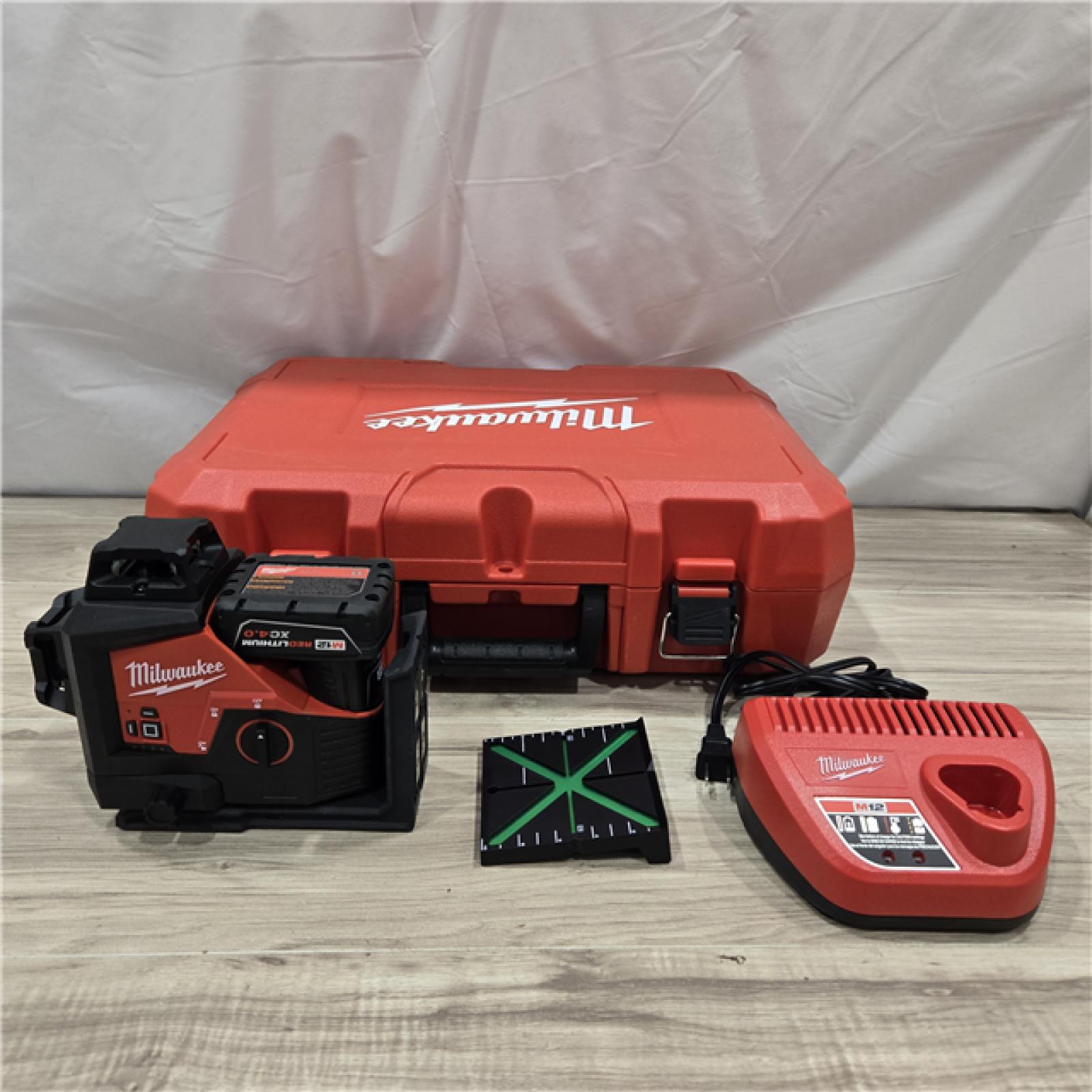 AS-IS Milwaukee-3632-21 M12 Green Beam Laser 360° 3-Plane Kit