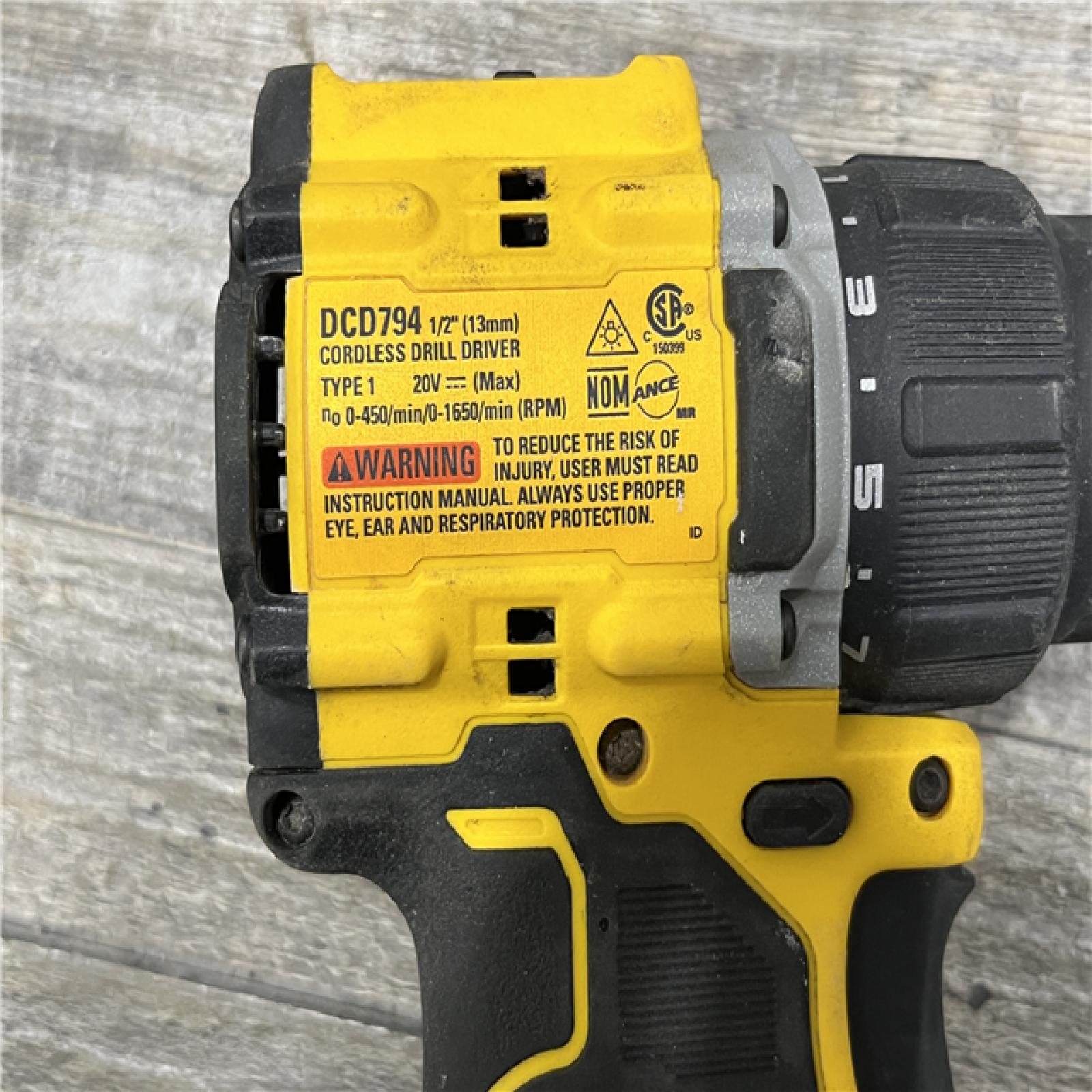 AS-IS DEWALT 20V XR Lithium-Ion Cordless Brushless 1/2 in. Drill/Driver Kit